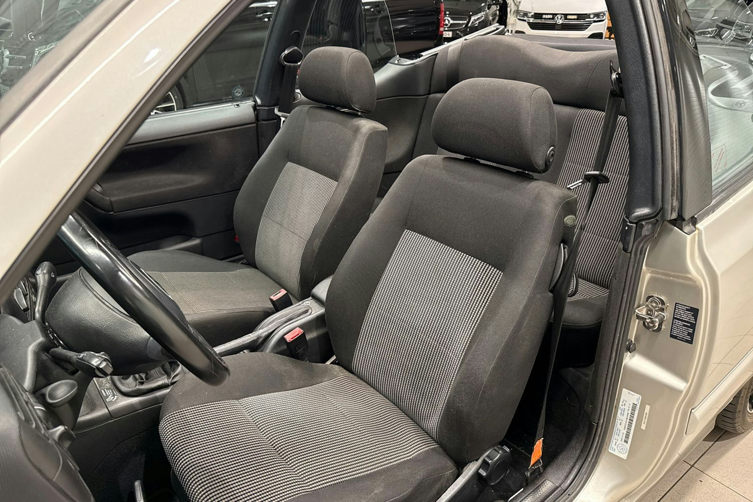 harmaa Volkswagen Golf 2001 kuva 14.