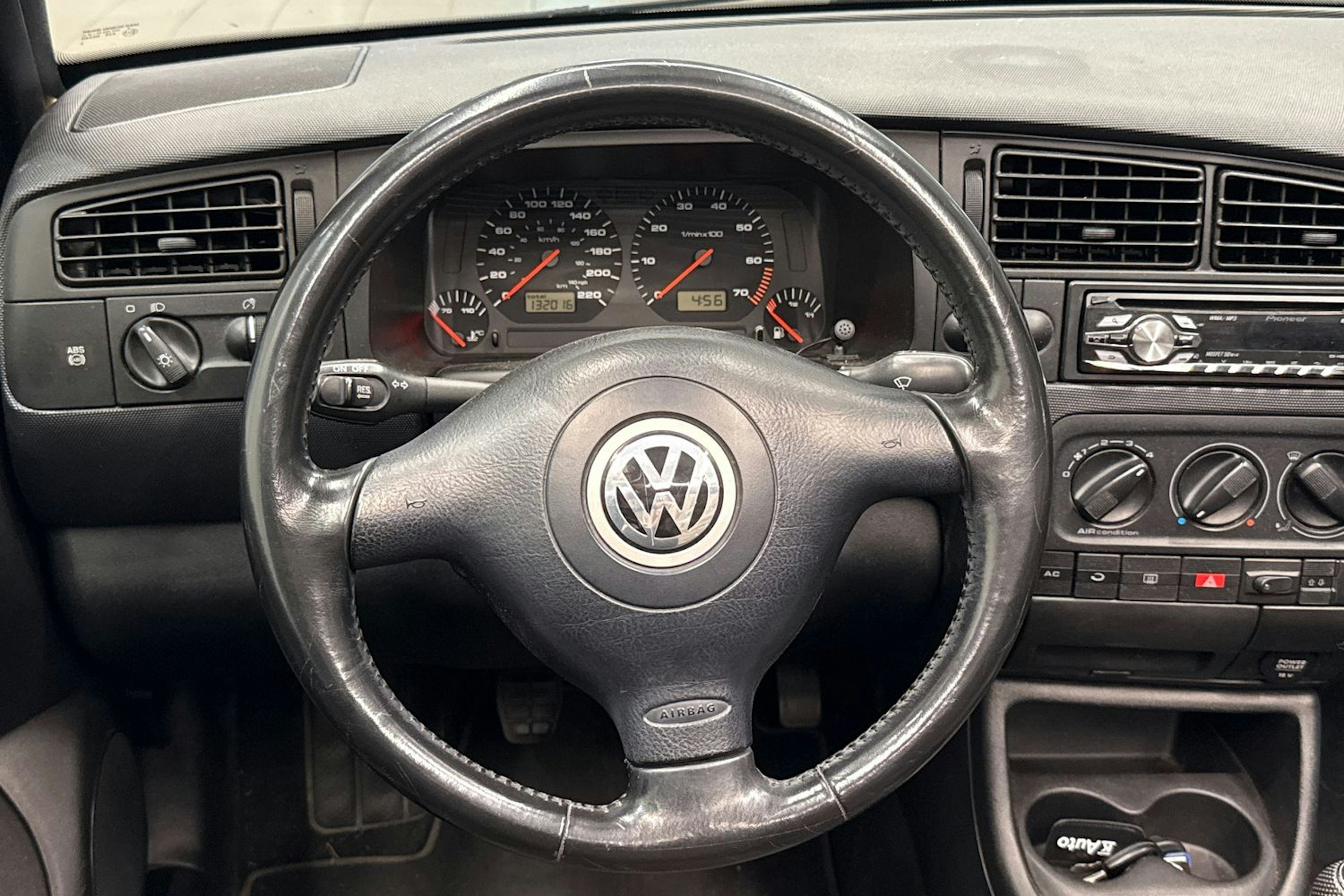 harmaa Volkswagen Golf 2001 kuva 16.