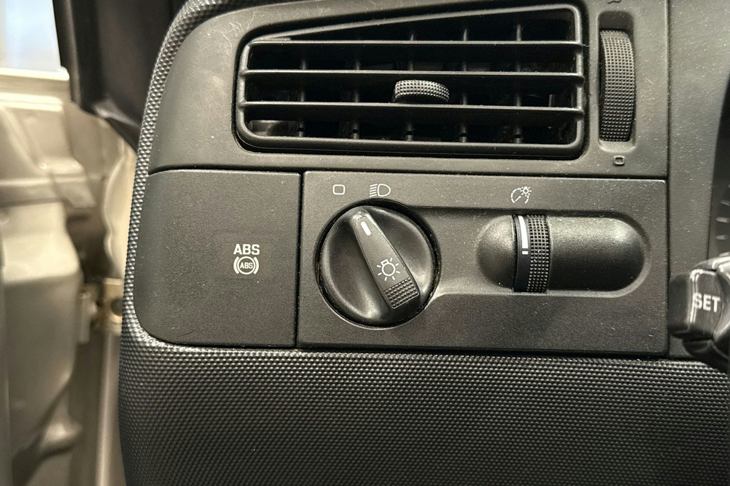 harmaa Volkswagen Golf 2001 kuva 28.