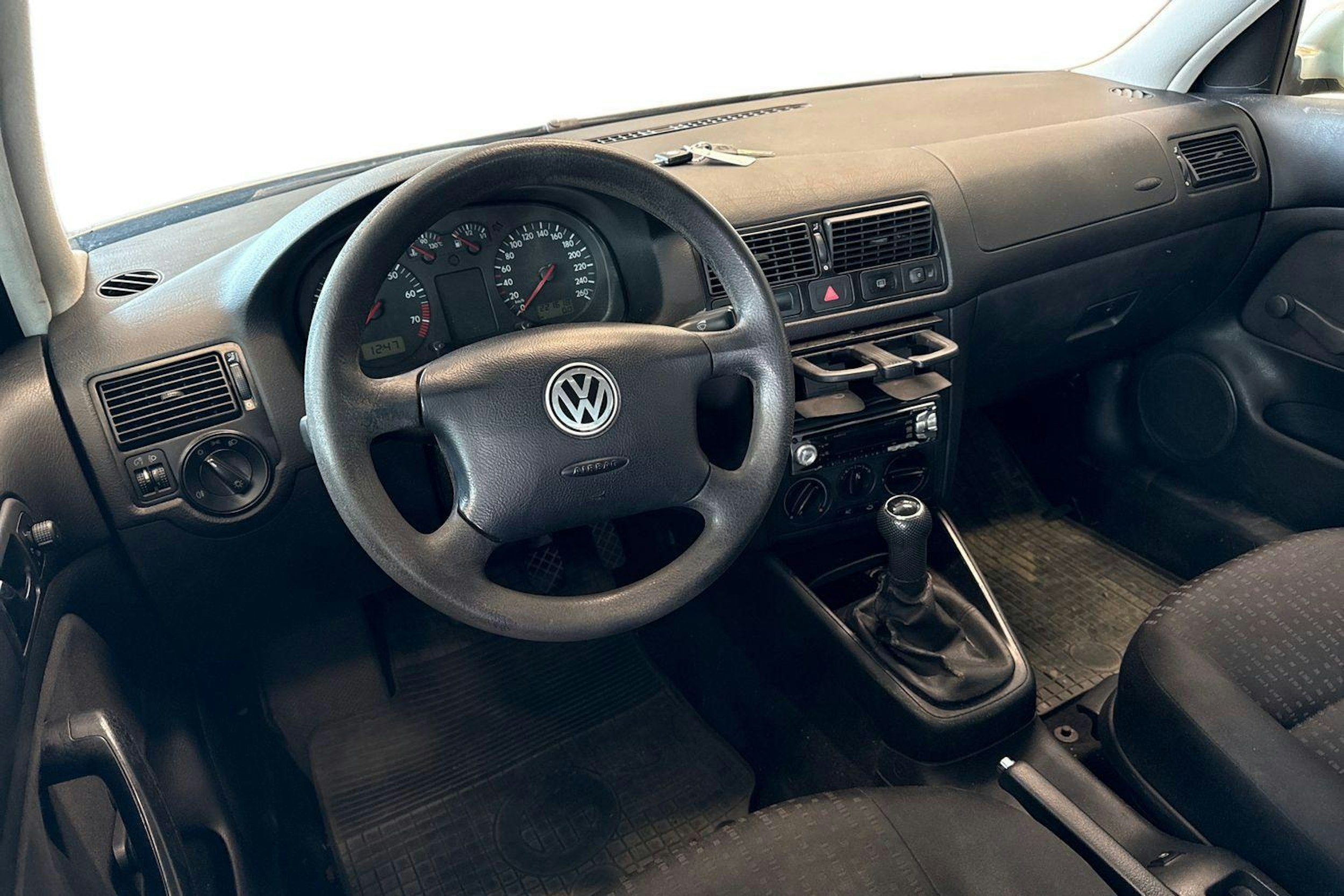 Ruskea (beige) Volkswagen GOLF 2001 kuva 6.