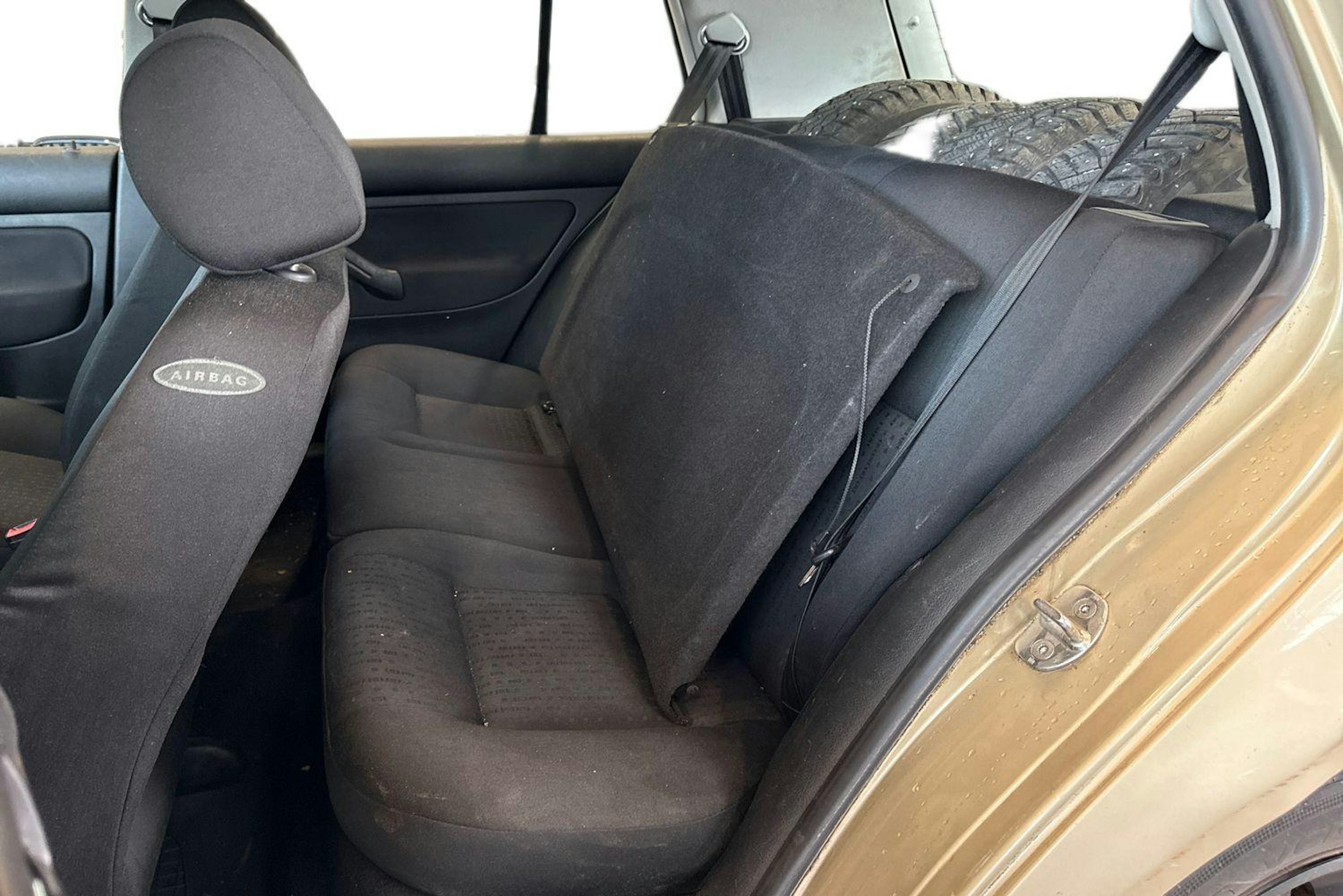 Ruskea (beige) Volkswagen GOLF 2001 kuva 8.
