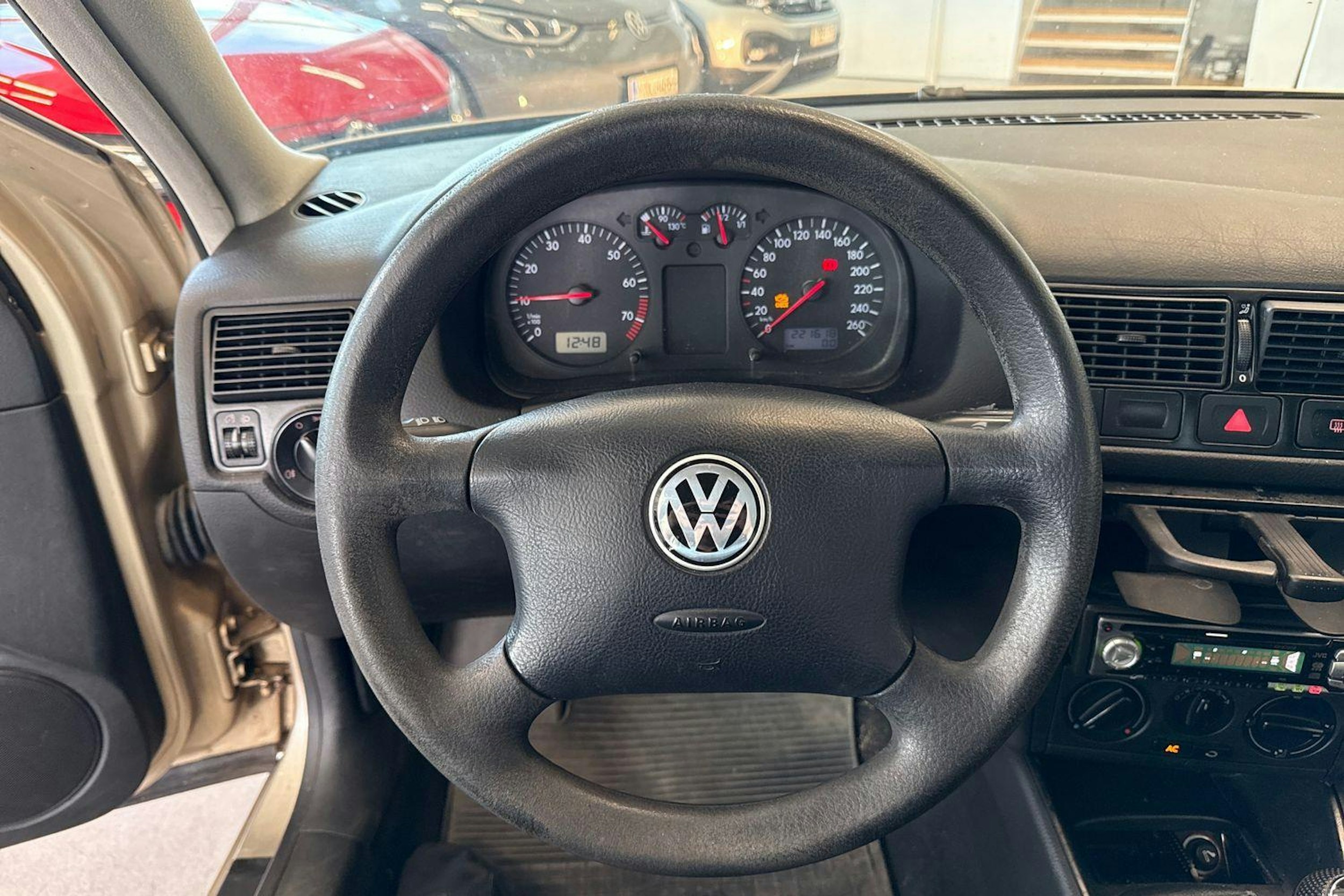 Ruskea (beige) Volkswagen GOLF 2001 kuva 11.
