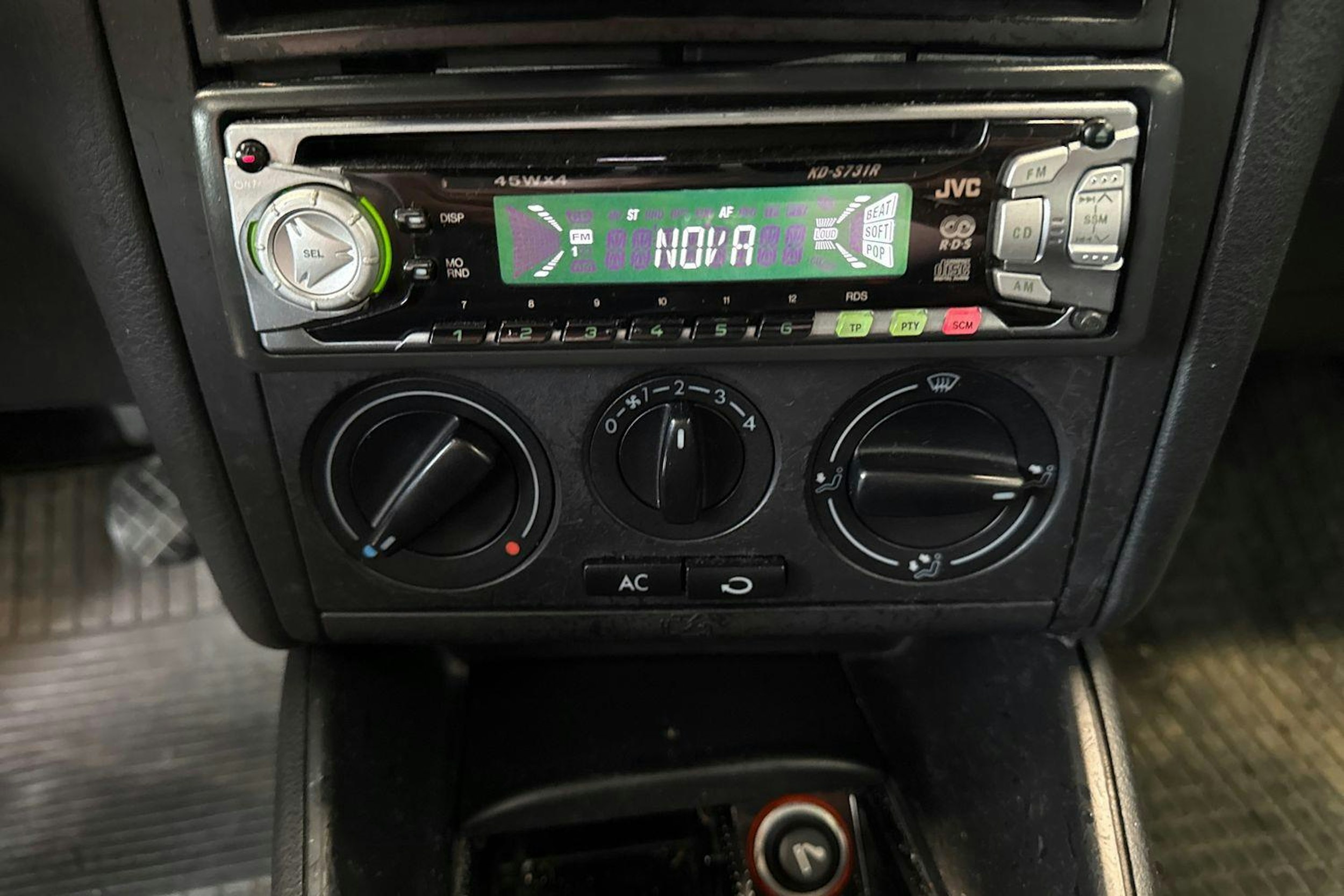 Ruskea (beige) Volkswagen GOLF 2001 kuva 13.