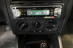 Ruskea (beige) Volkswagen GOLF 2001 kuva 13.