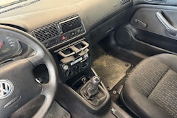 Ruskea (beige) Volkswagen GOLF 2001 kuva 14.