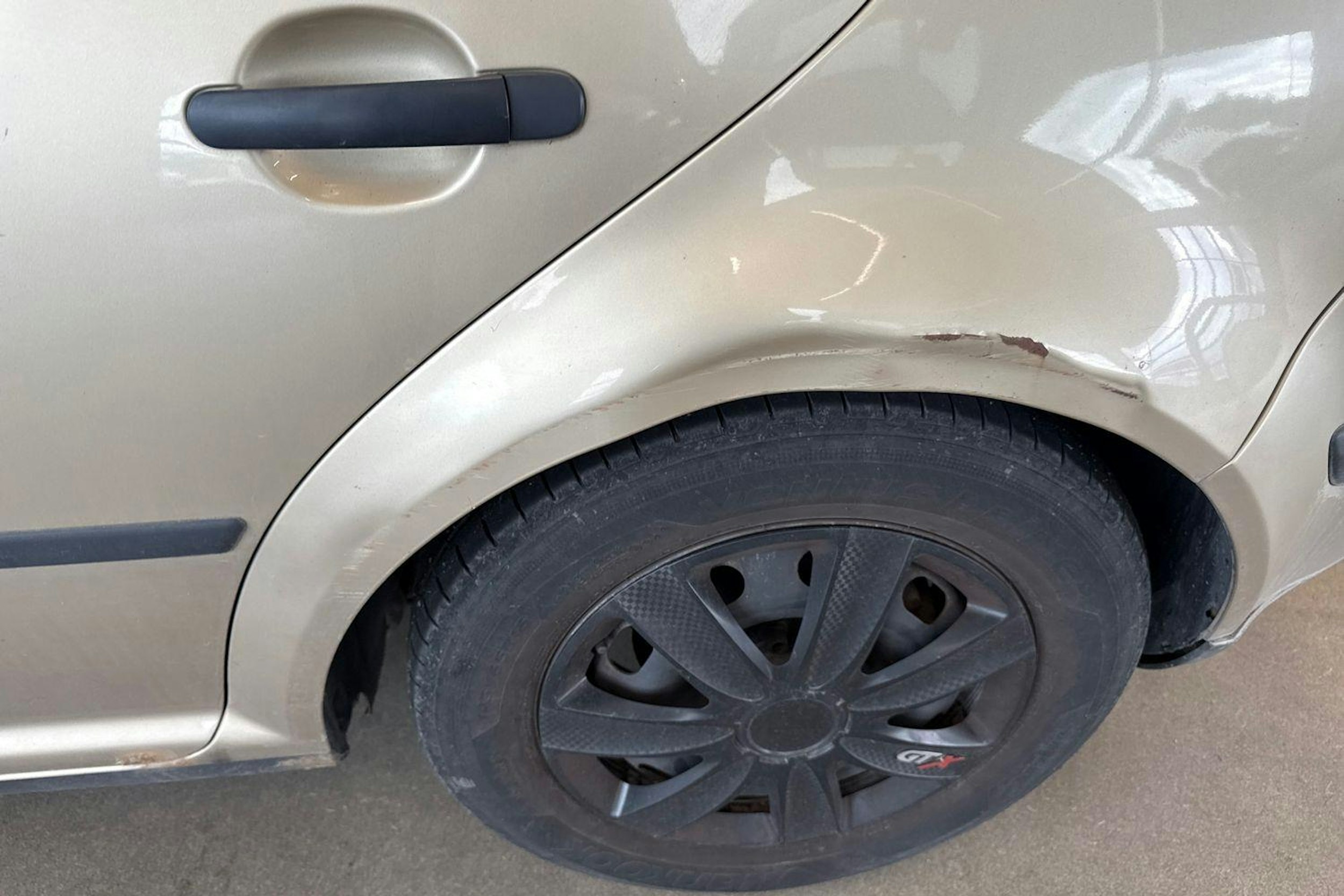 Ruskea (beige) Volkswagen GOLF 2001 kuva 23.
