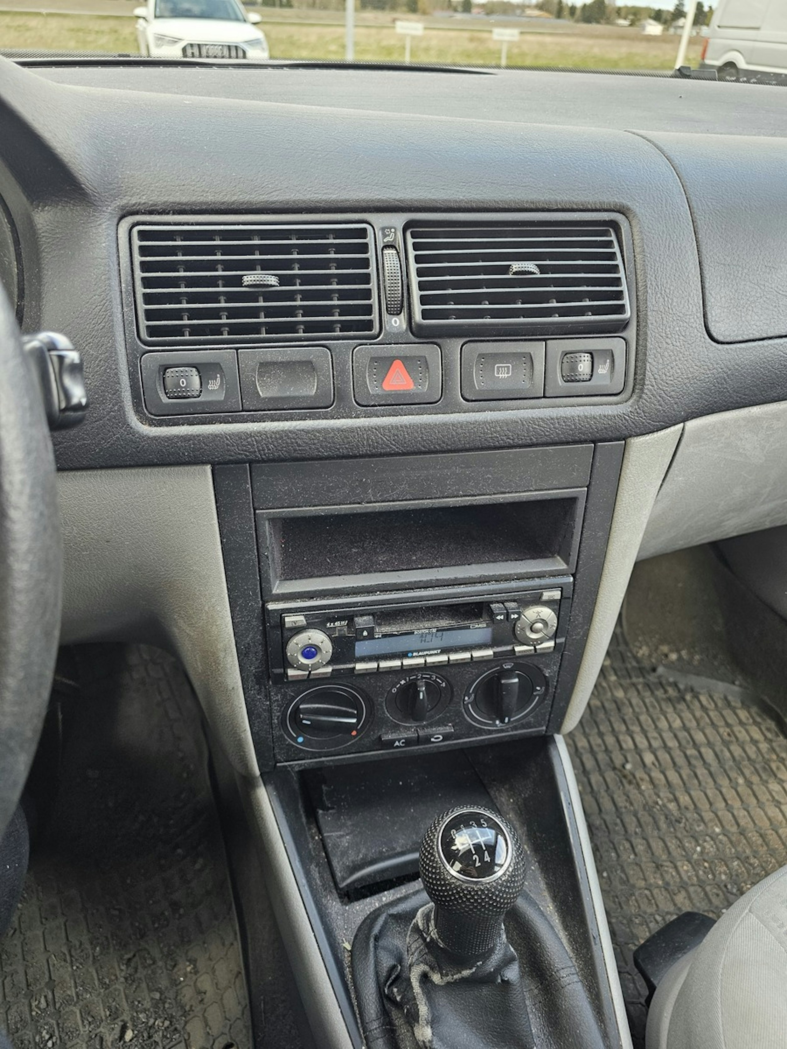 Punainen Volkswagen GOLF 2003 kuva 15.