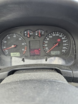 Punainen Volkswagen GOLF 2003 kuva 16.