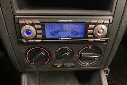 sininen Volkswagen Golf 2003 kuva 13.