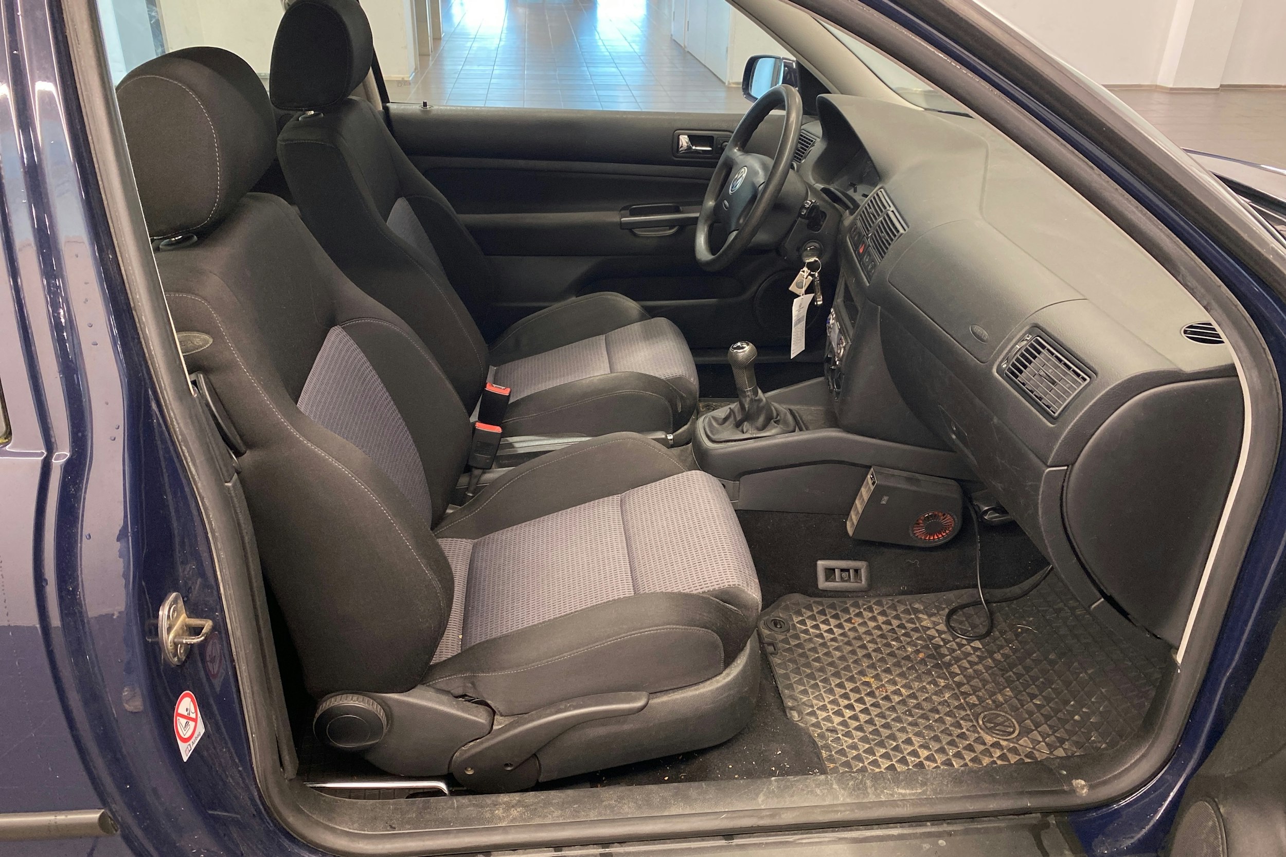sininen Volkswagen Golf 2003 kuva 19.