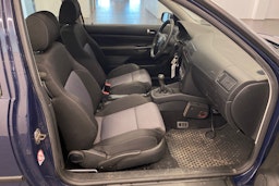 sininen Volkswagen Golf 2003 kuva 19.