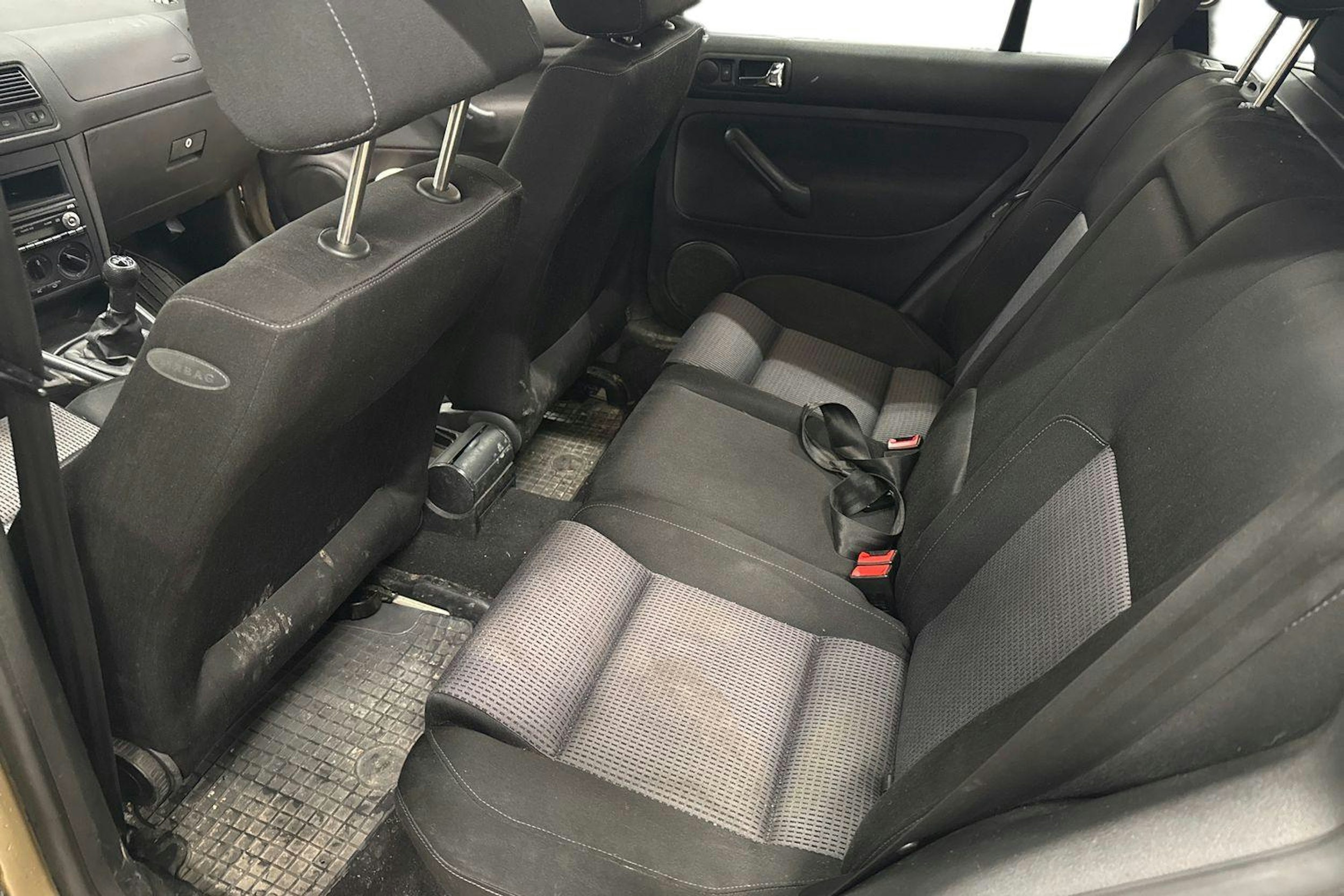 ruskea (beige) Volkswagen Golf 2003 kuva 8.