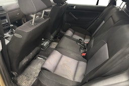 ruskea (beige) Volkswagen Golf 2003 kuva 8.