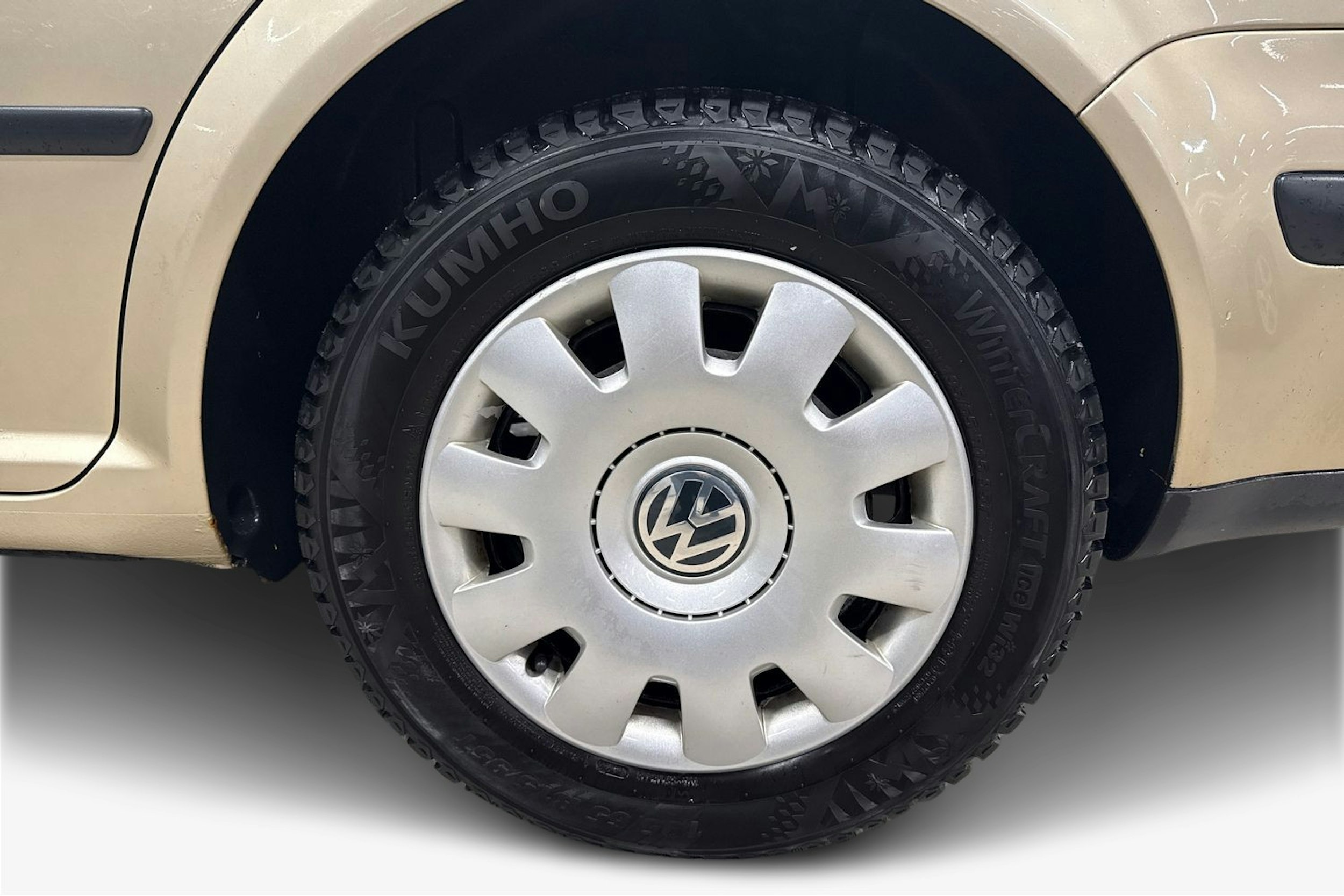 ruskea (beige) Volkswagen Golf 2003 kuva 9.