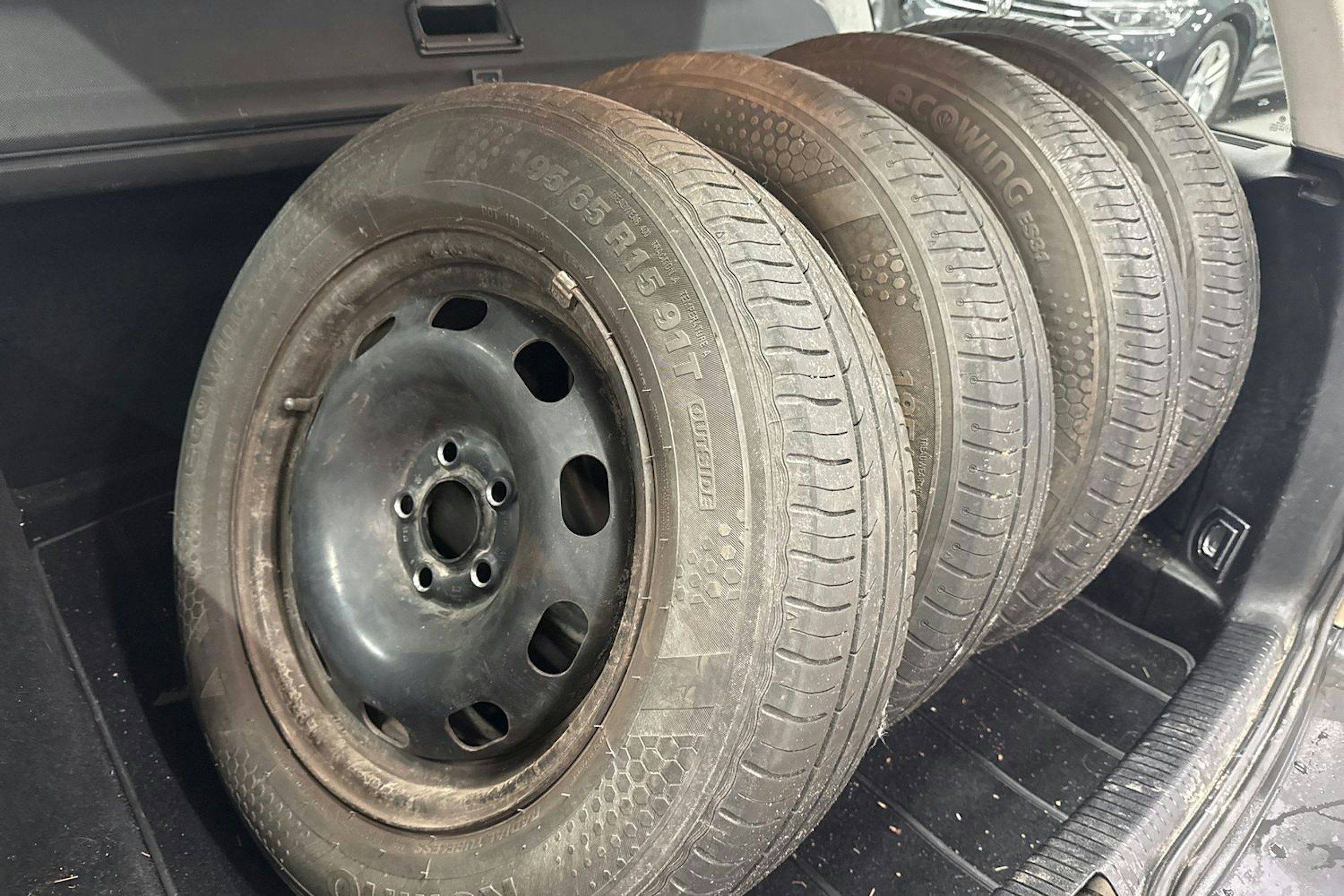 ruskea (beige) Volkswagen Golf 2003 kuva 10.