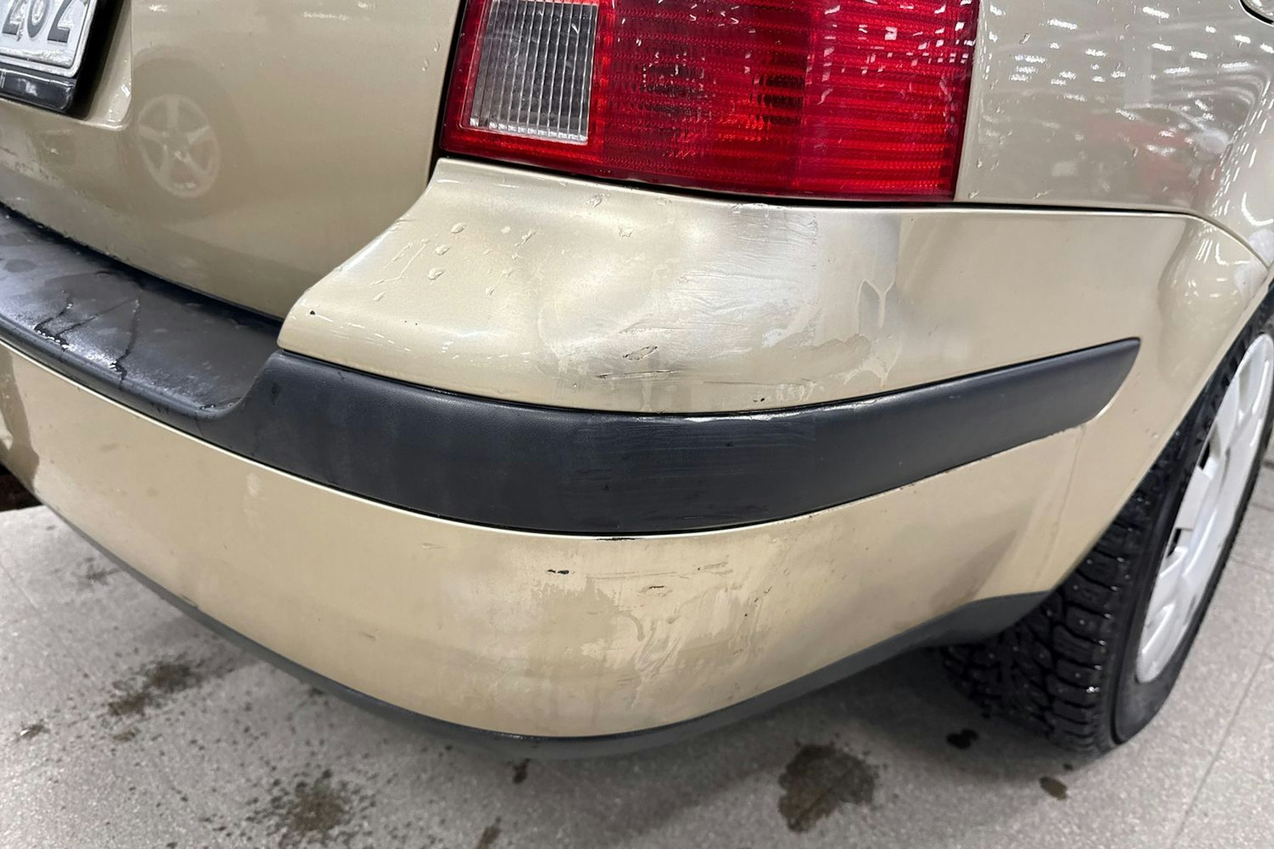 ruskea (beige) Volkswagen Golf 2003 kuva 15.