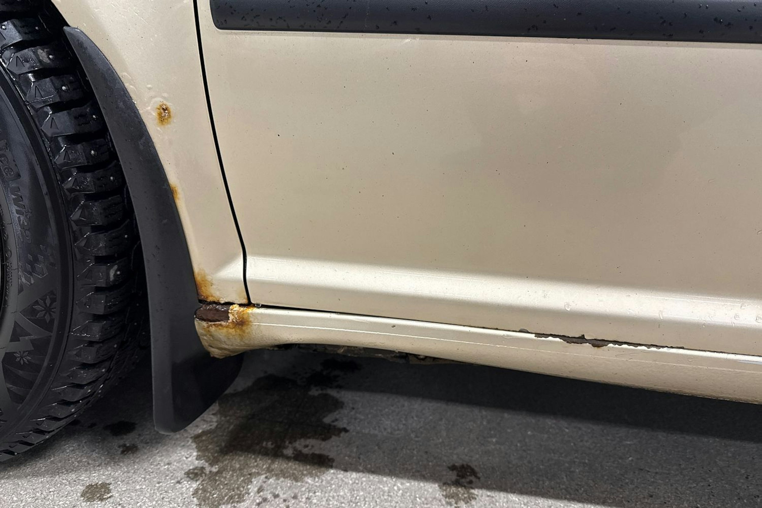 ruskea (beige) Volkswagen Golf 2003 kuva 16.