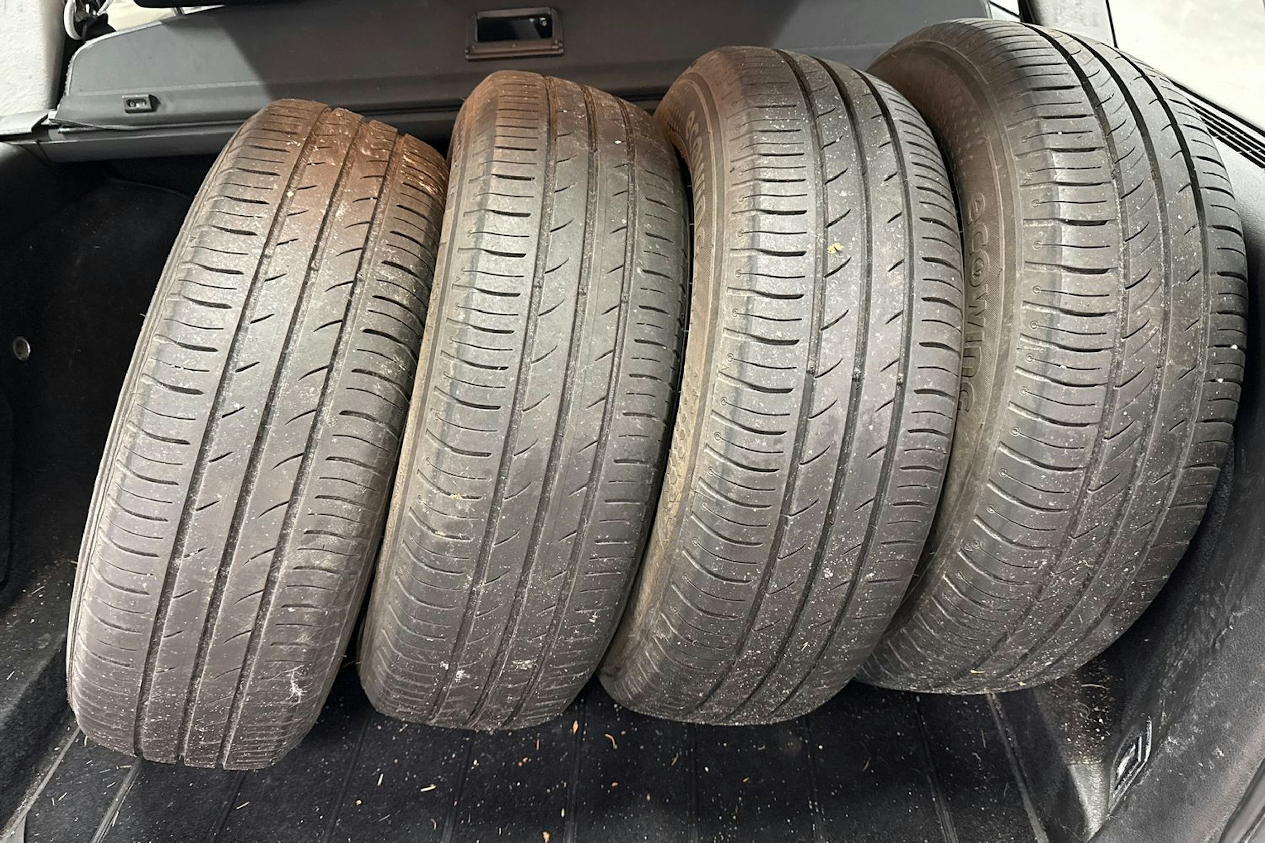 ruskea (beige) Volkswagen Golf 2003 kuva 19.