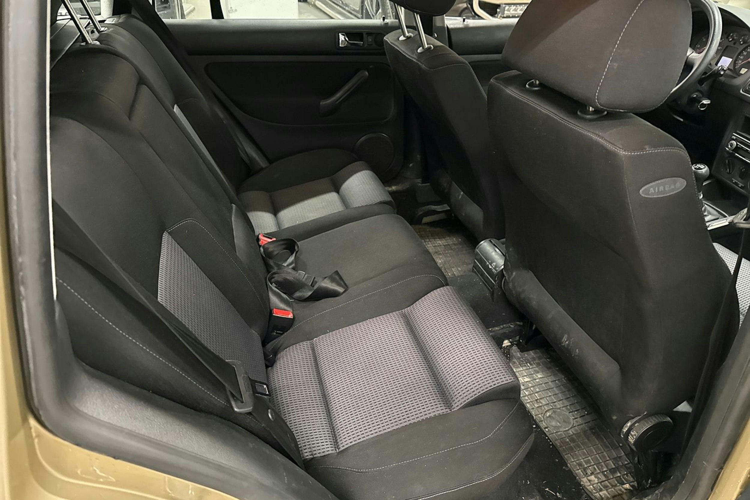 ruskea (beige) Volkswagen Golf 2003 kuva 21.