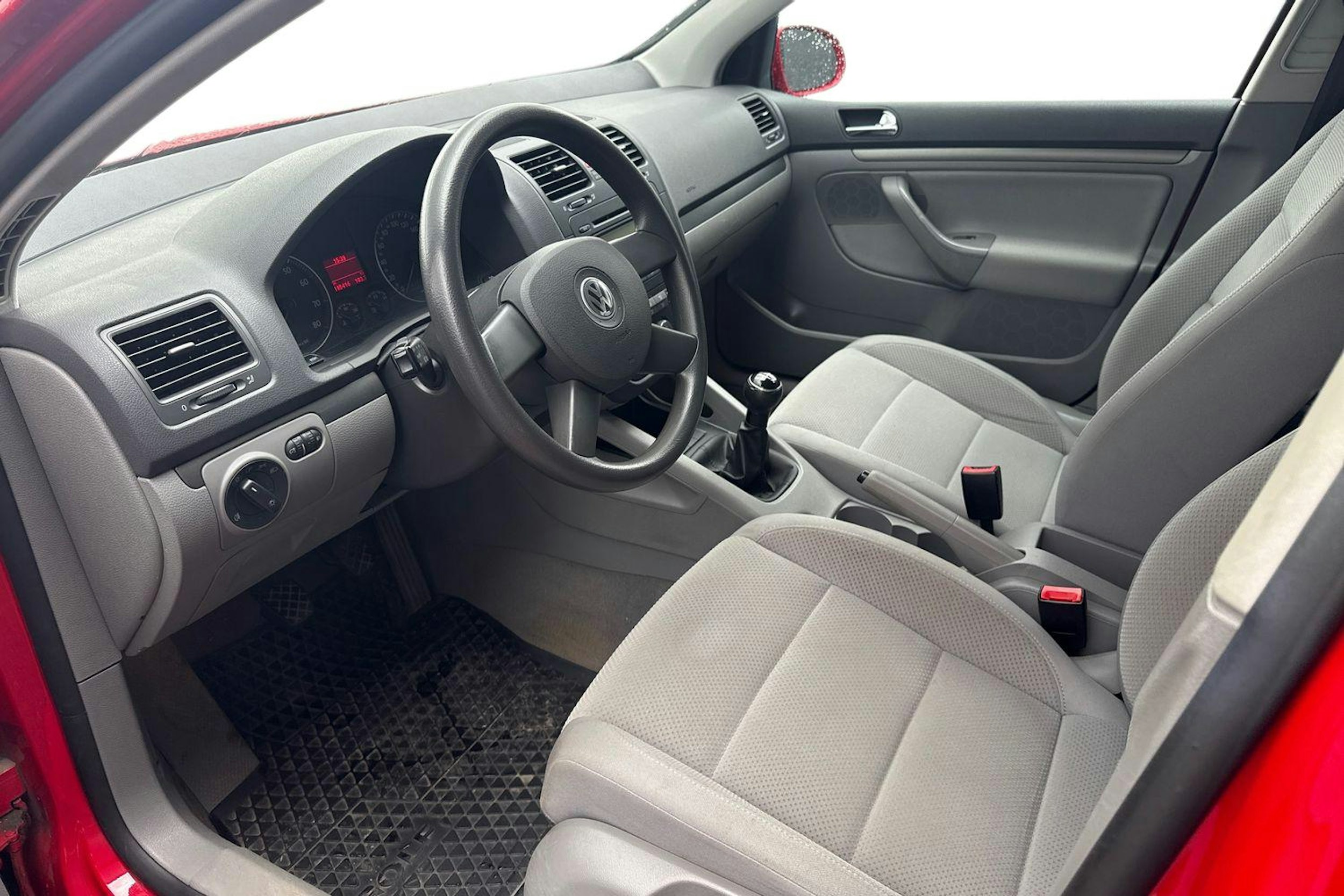 punainen Volkswagen Golf 2004 kuva 3.