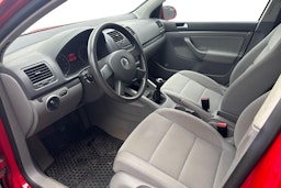 punainen Volkswagen Golf 2004 kuva 3.