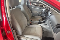 punainen Volkswagen Golf 2004 kuva 19.