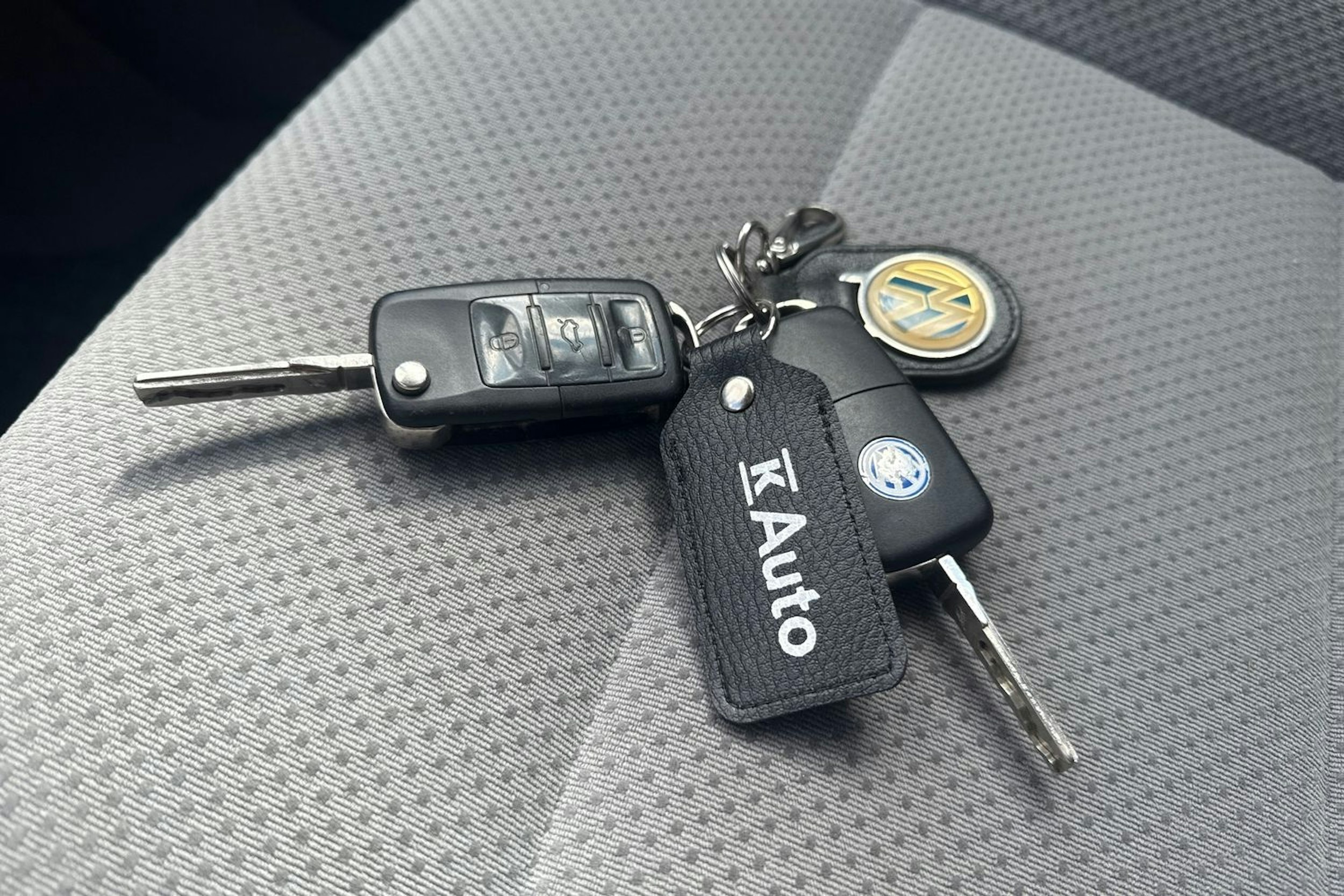 punainen Volkswagen Golf 2004 kuva 23.