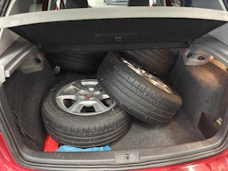 punainen Volkswagen Golf 2004 kuva 23.