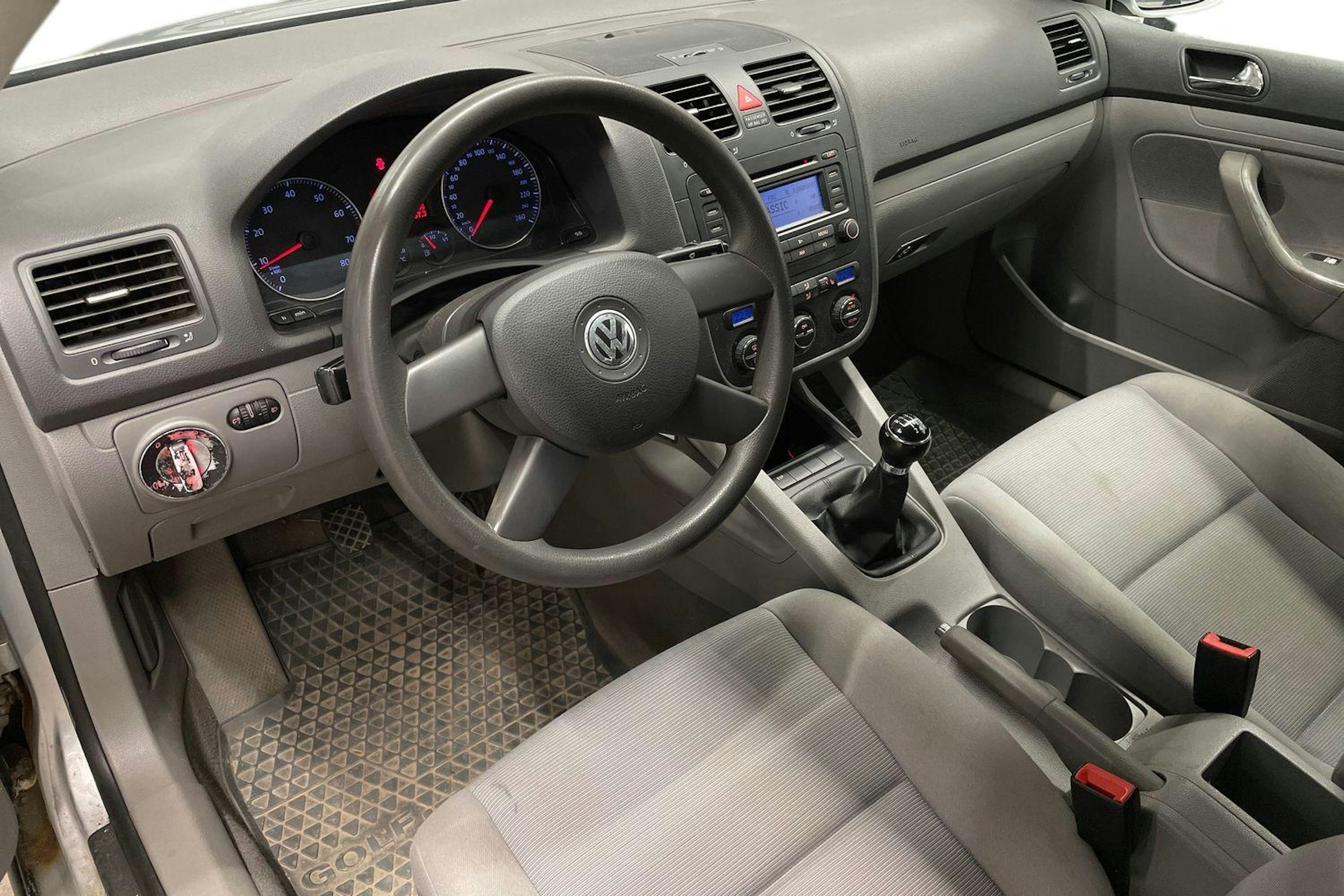 harmaa Volkswagen Golf 2004 kuva 6.