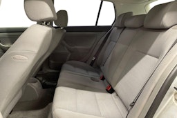 harmaa Volkswagen Golf 2004 kuva 8.