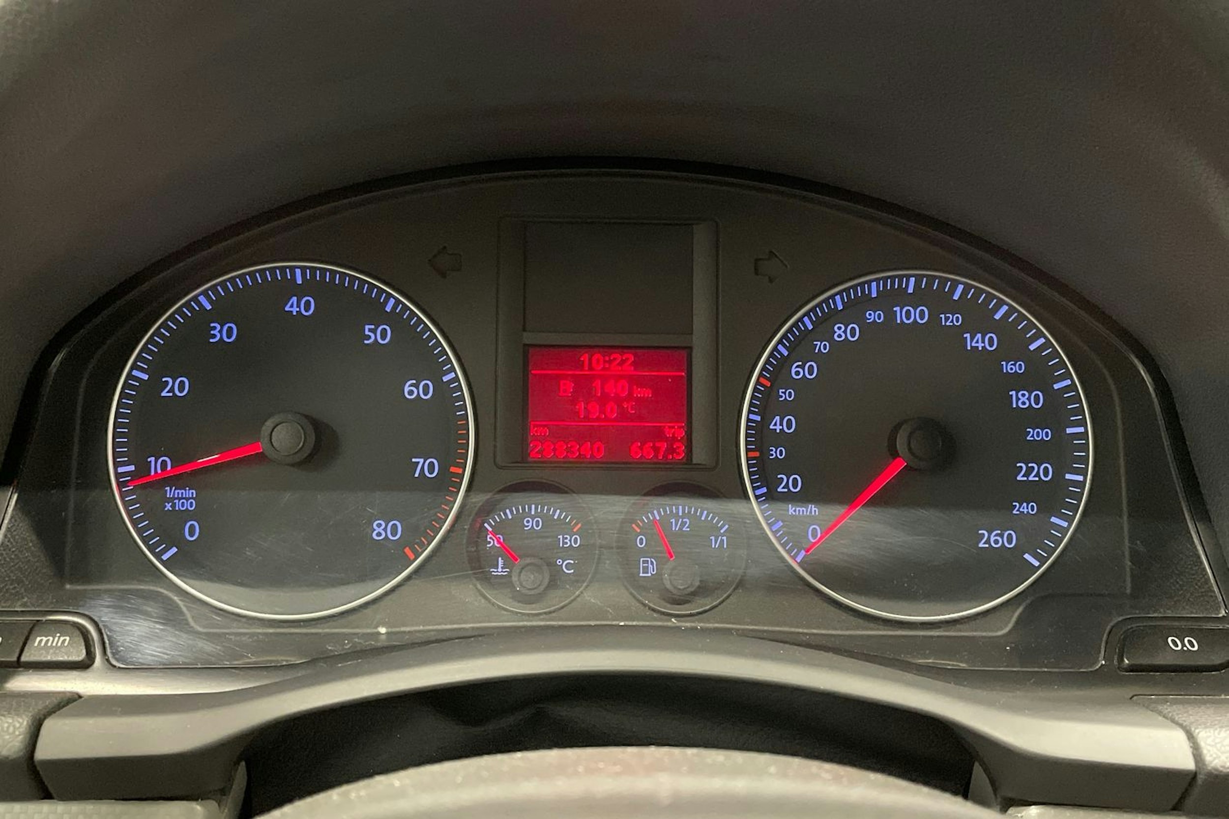 harmaa Volkswagen Golf 2004 kuva 12.