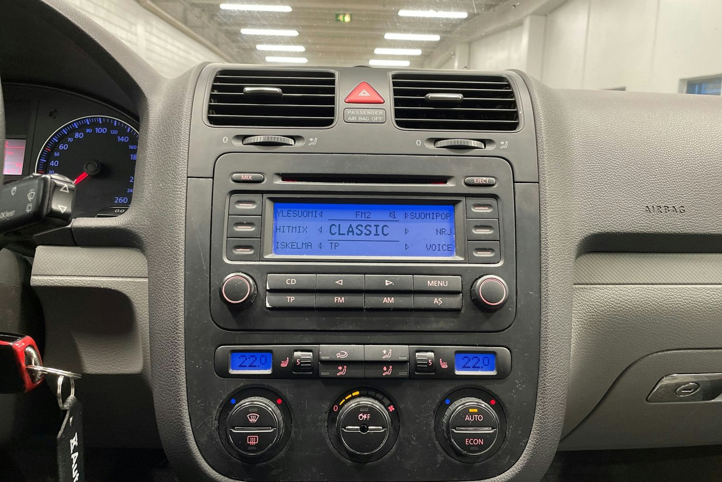 harmaa Volkswagen Golf 2004 kuva 13.