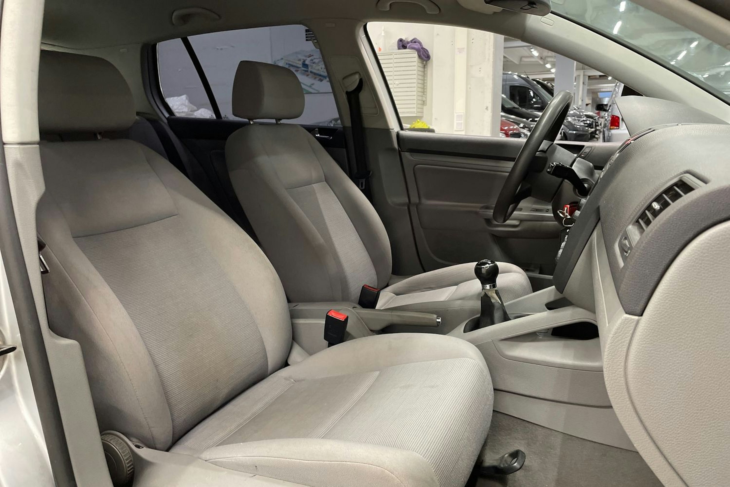 harmaa Volkswagen Golf 2004 kuva 18.