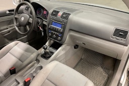 harmaa Volkswagen Golf 2004 kuva 19.