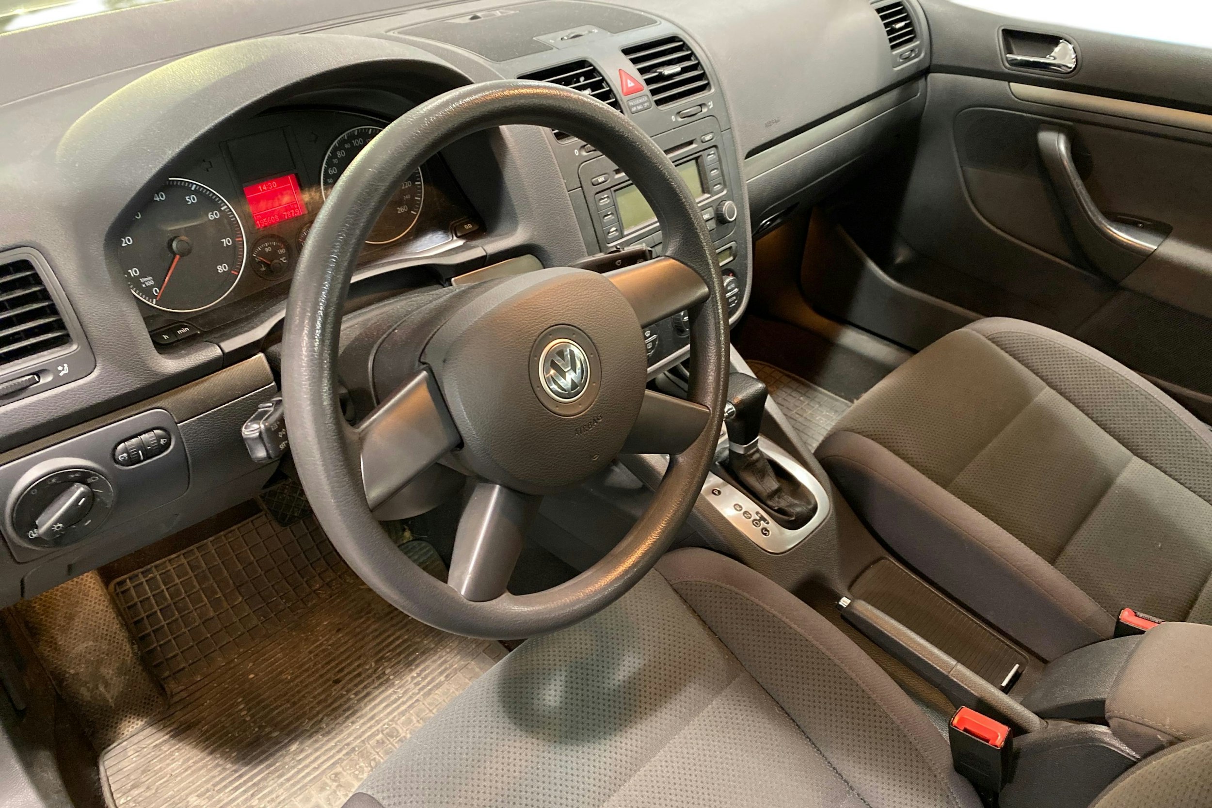 Ruskea (beige) Volkswagen GOLF 2005 kuva 6.