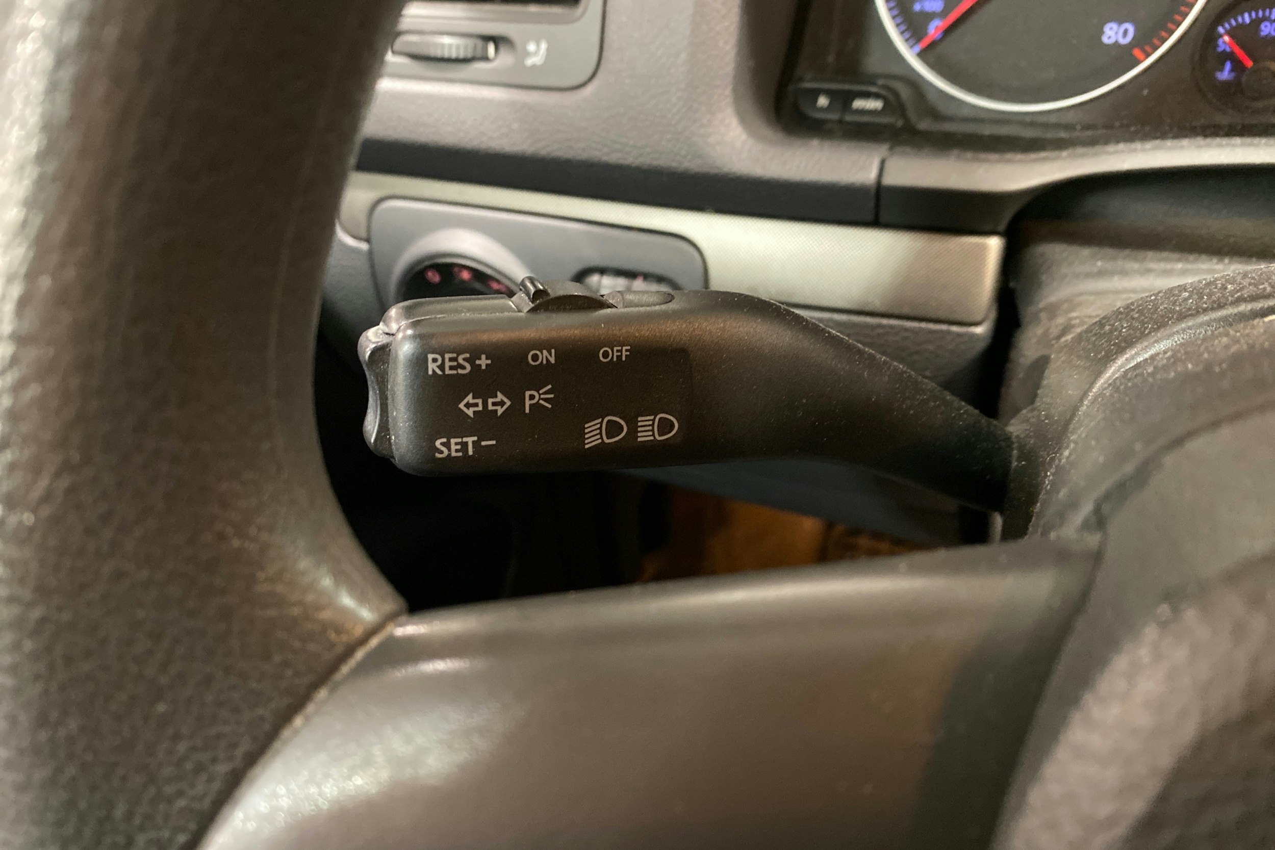 Ruskea (beige) Volkswagen GOLF 2005 kuva 11.