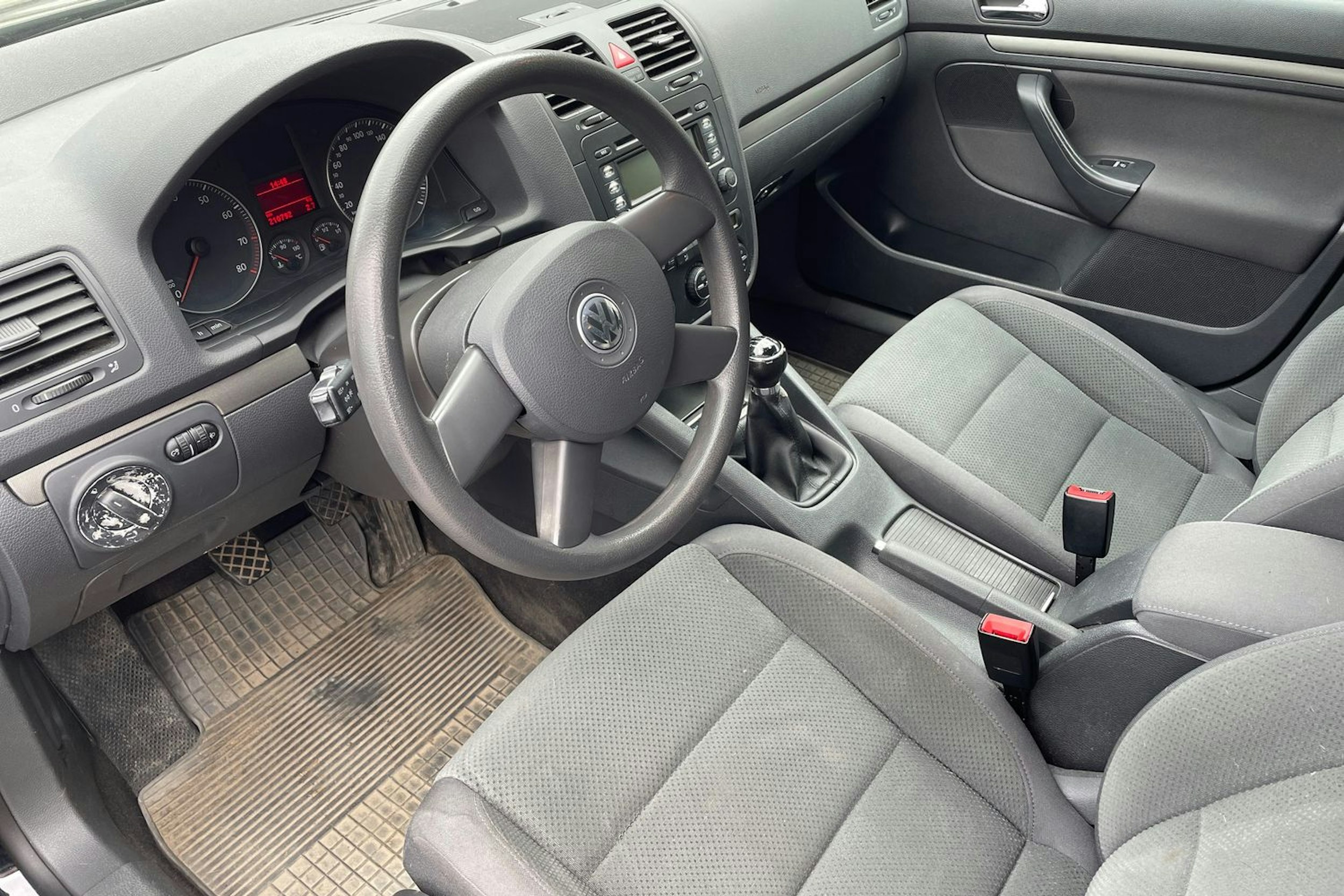 musta Volkswagen Golf 2005 kuva 3.