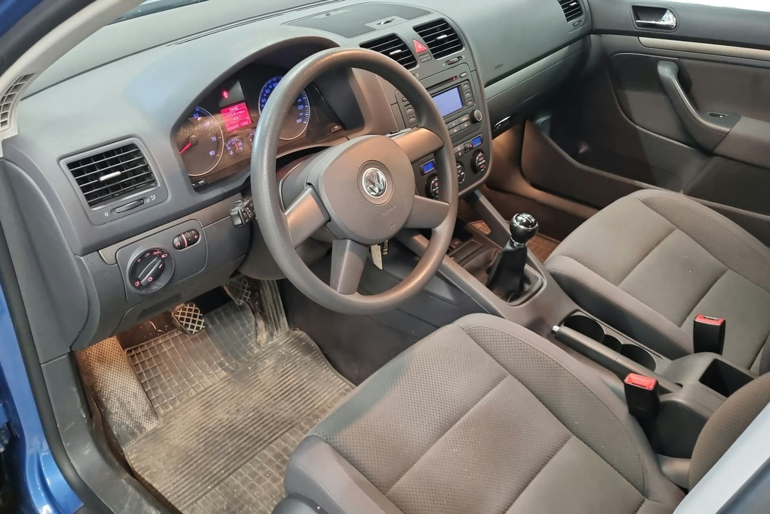 sininen Volkswagen Golf 2005 kuva 3.