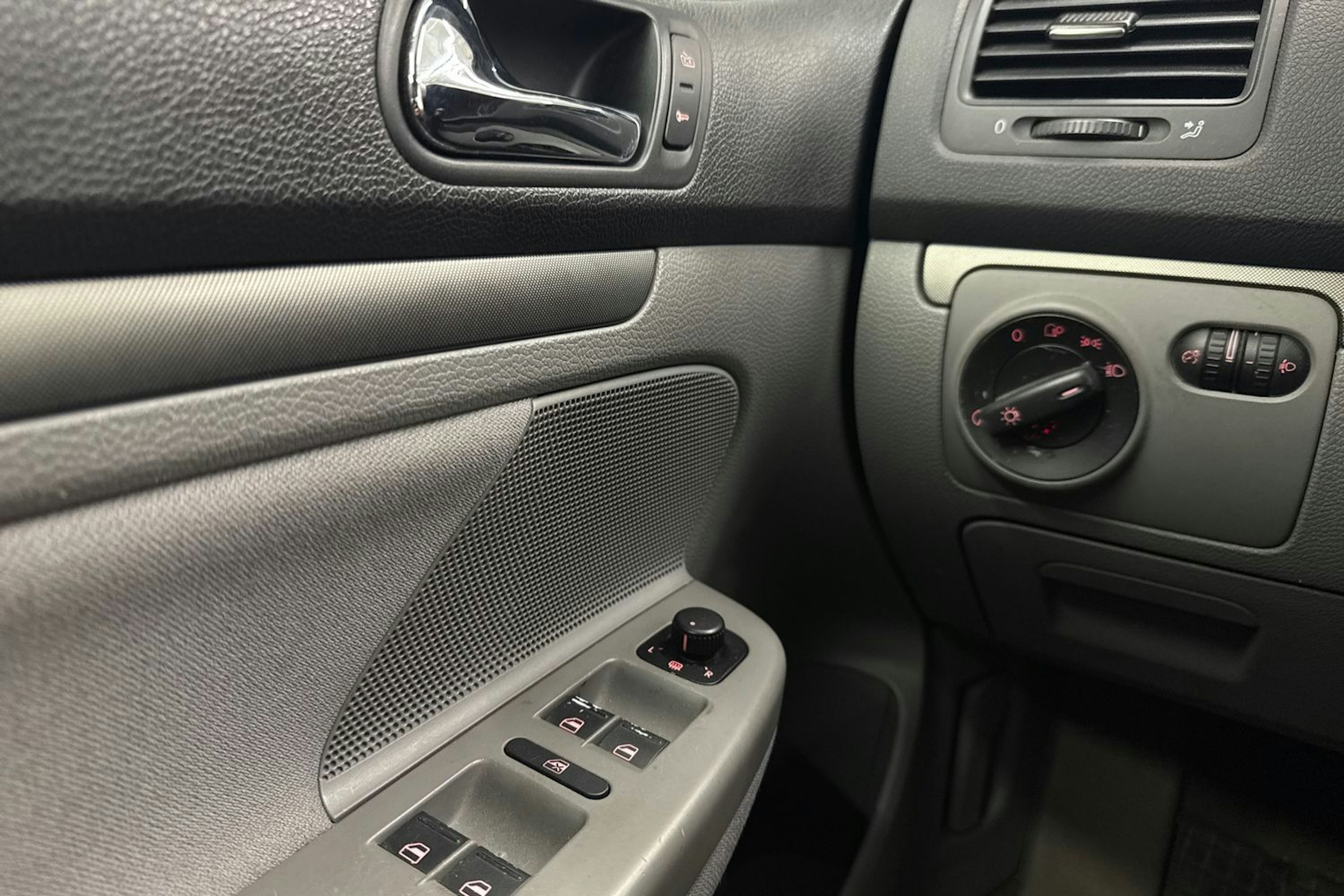 Sininen Volkswagen GOLF 2005 kuva 14.