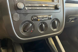 sininen Volkswagen Golf 2005 kuva 16.