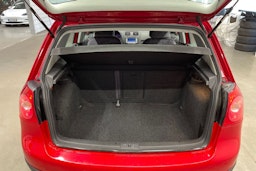 Punainen Volkswagen GOLF 2006 kuva 11.