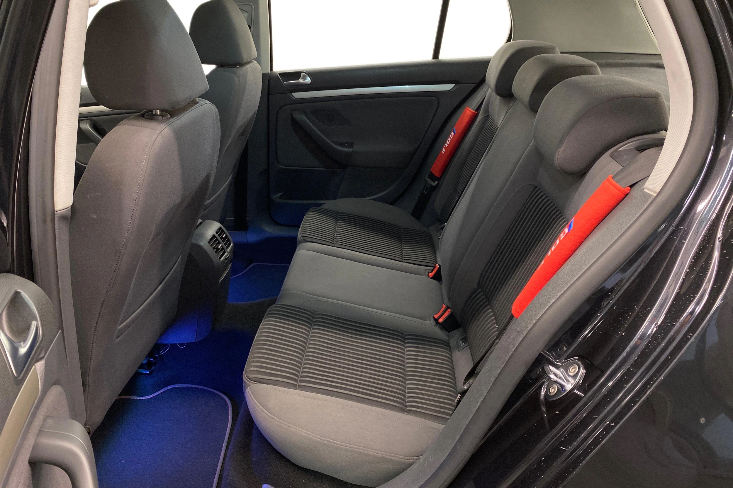 musta Volkswagen Golf 2007 kuva 8.
