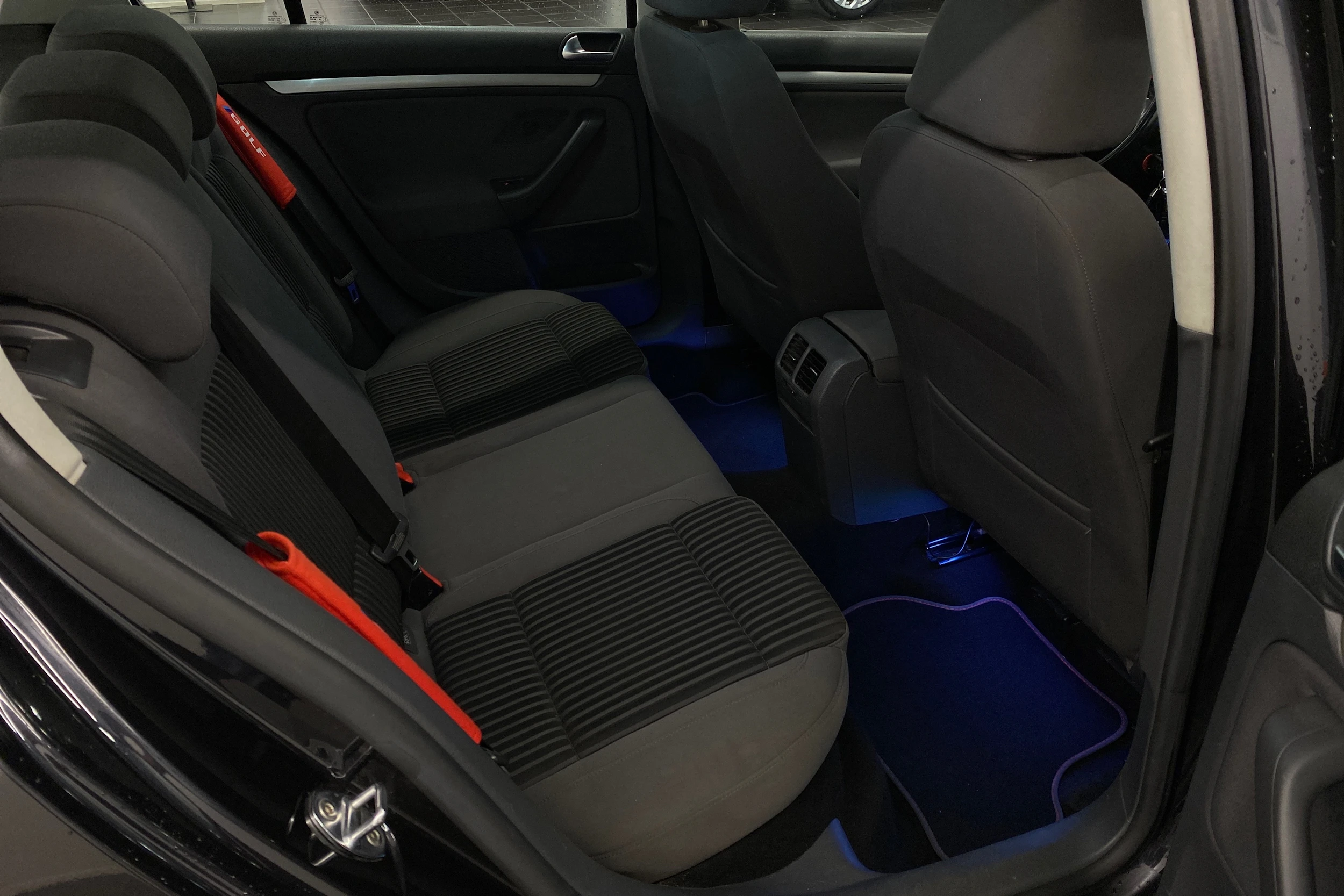 musta Volkswagen Golf 2007 kuva 12.