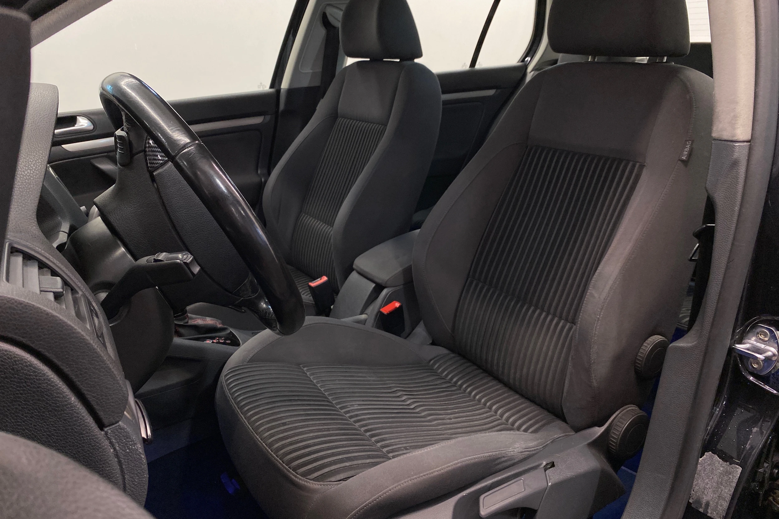 musta Volkswagen Golf 2007 kuva 14.