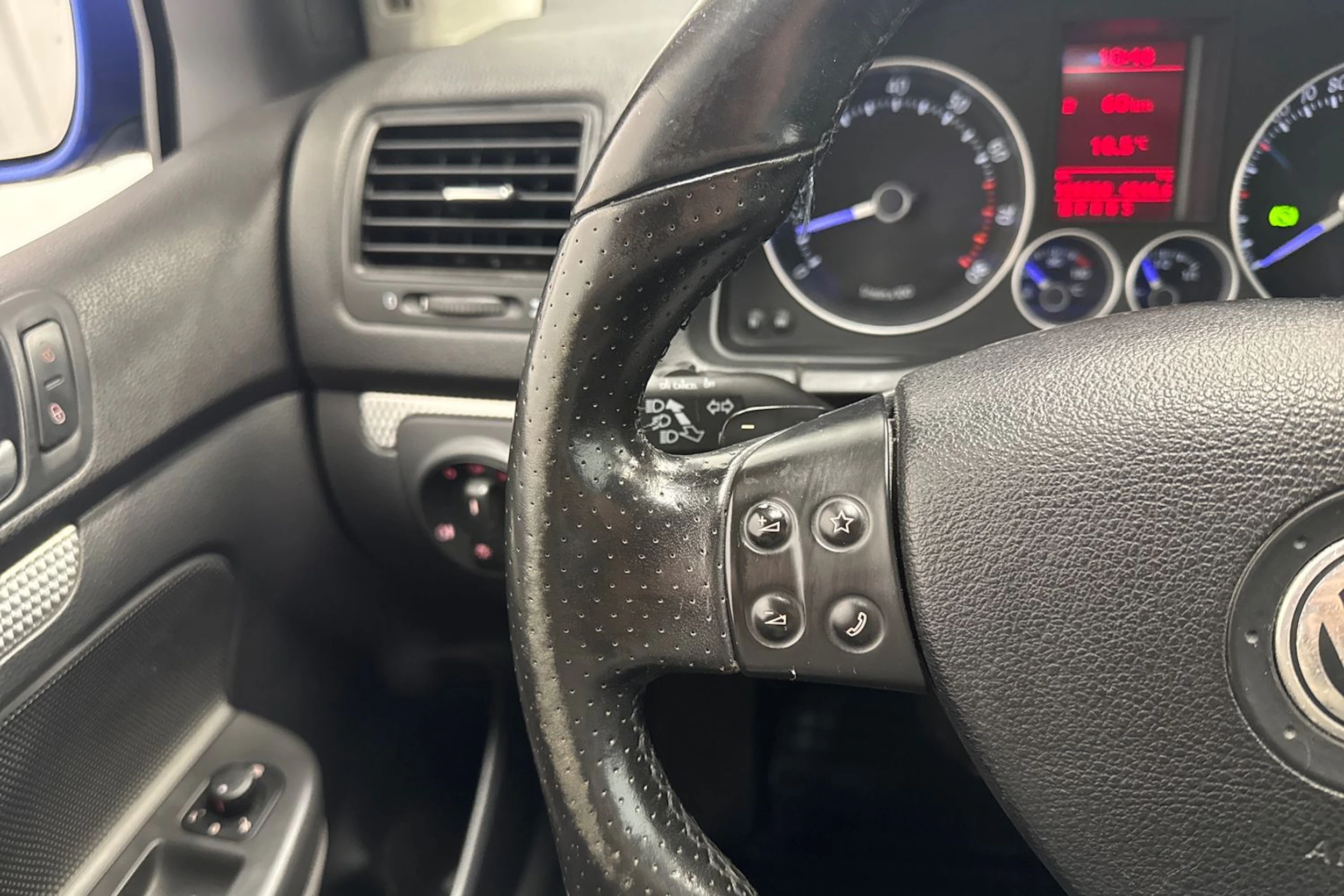 sininen Volkswagen Golf 2007 kuva 14.