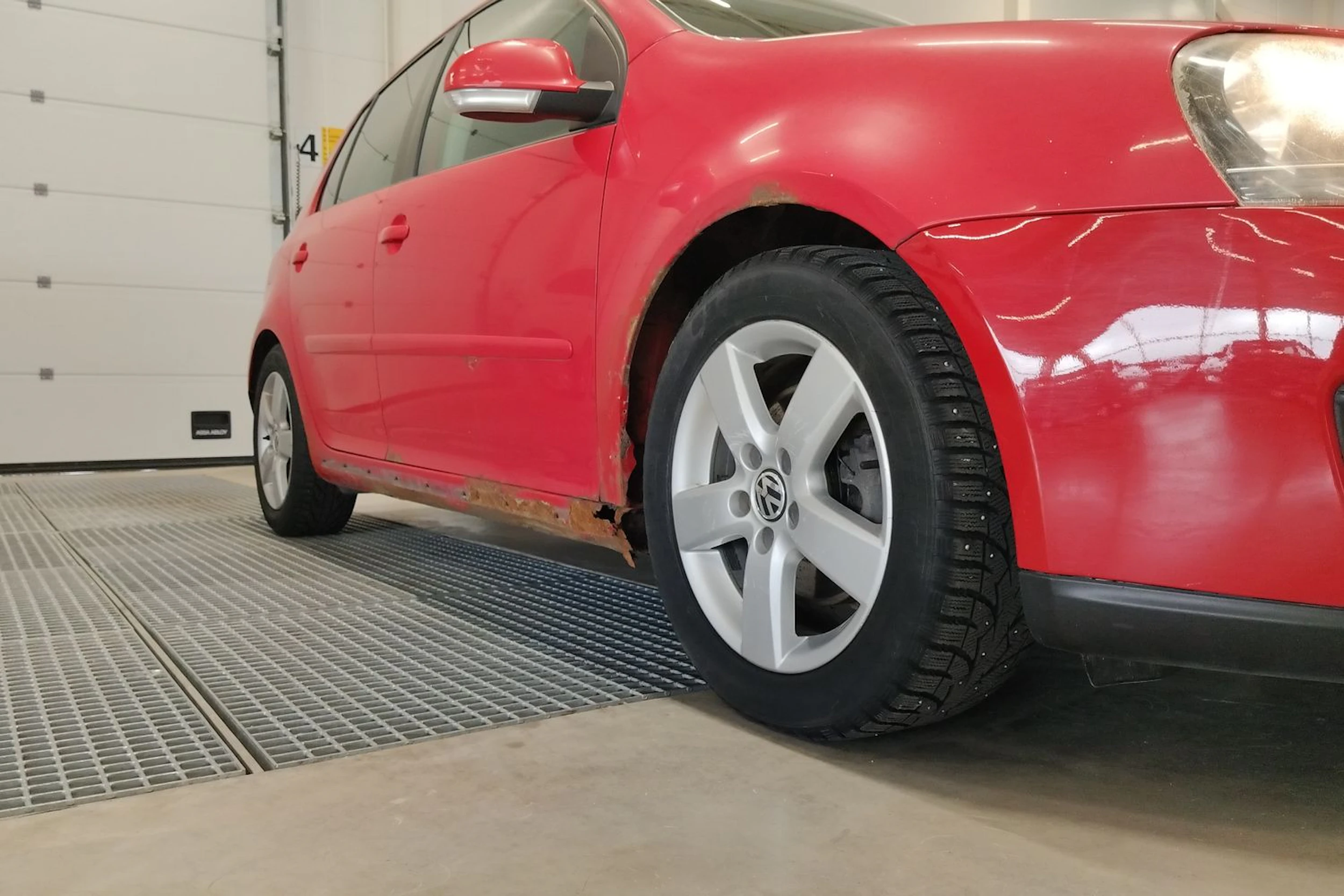 punainen Volkswagen Golf 2008 kuva 14.