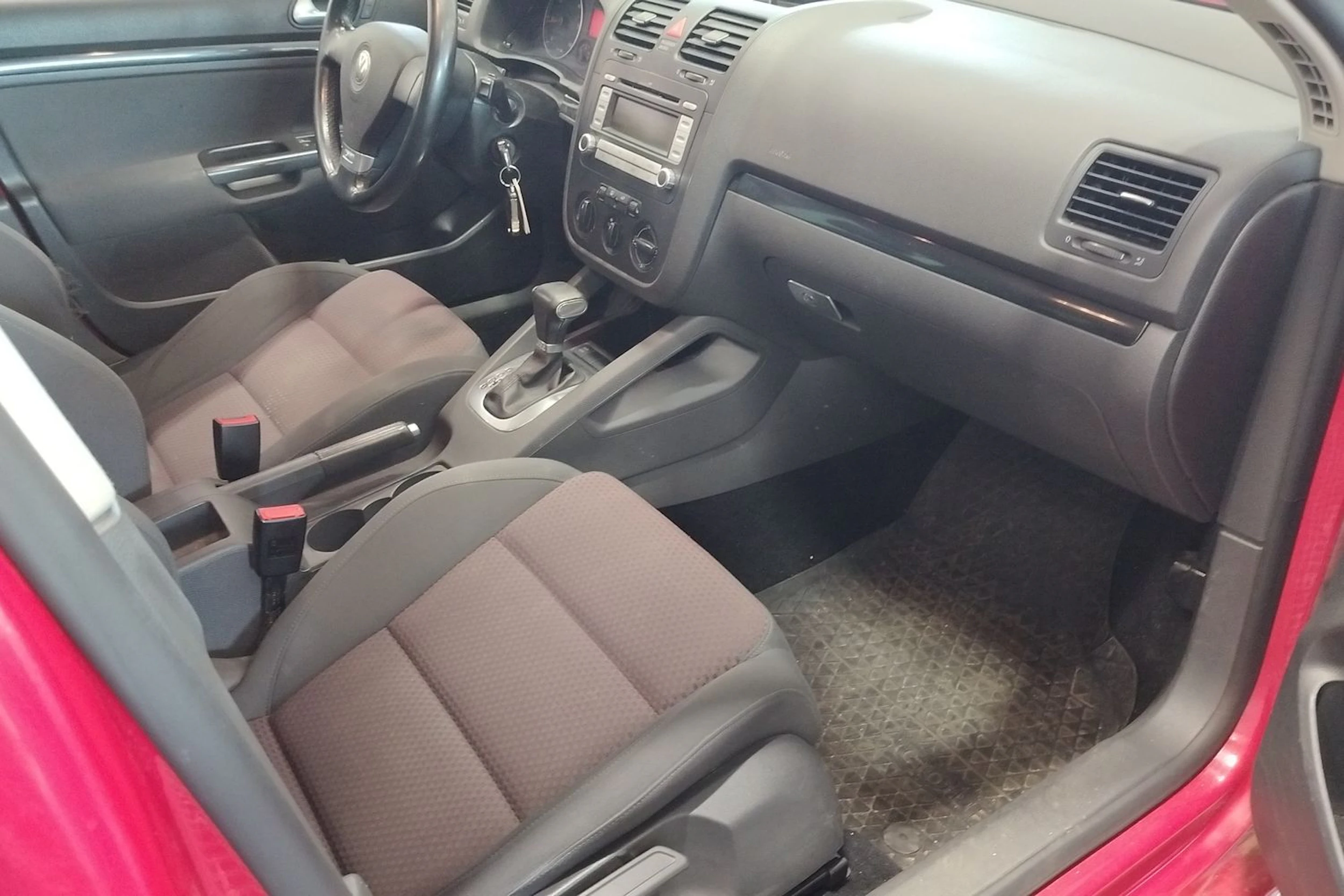 punainen Volkswagen Golf 2008 kuva 15.