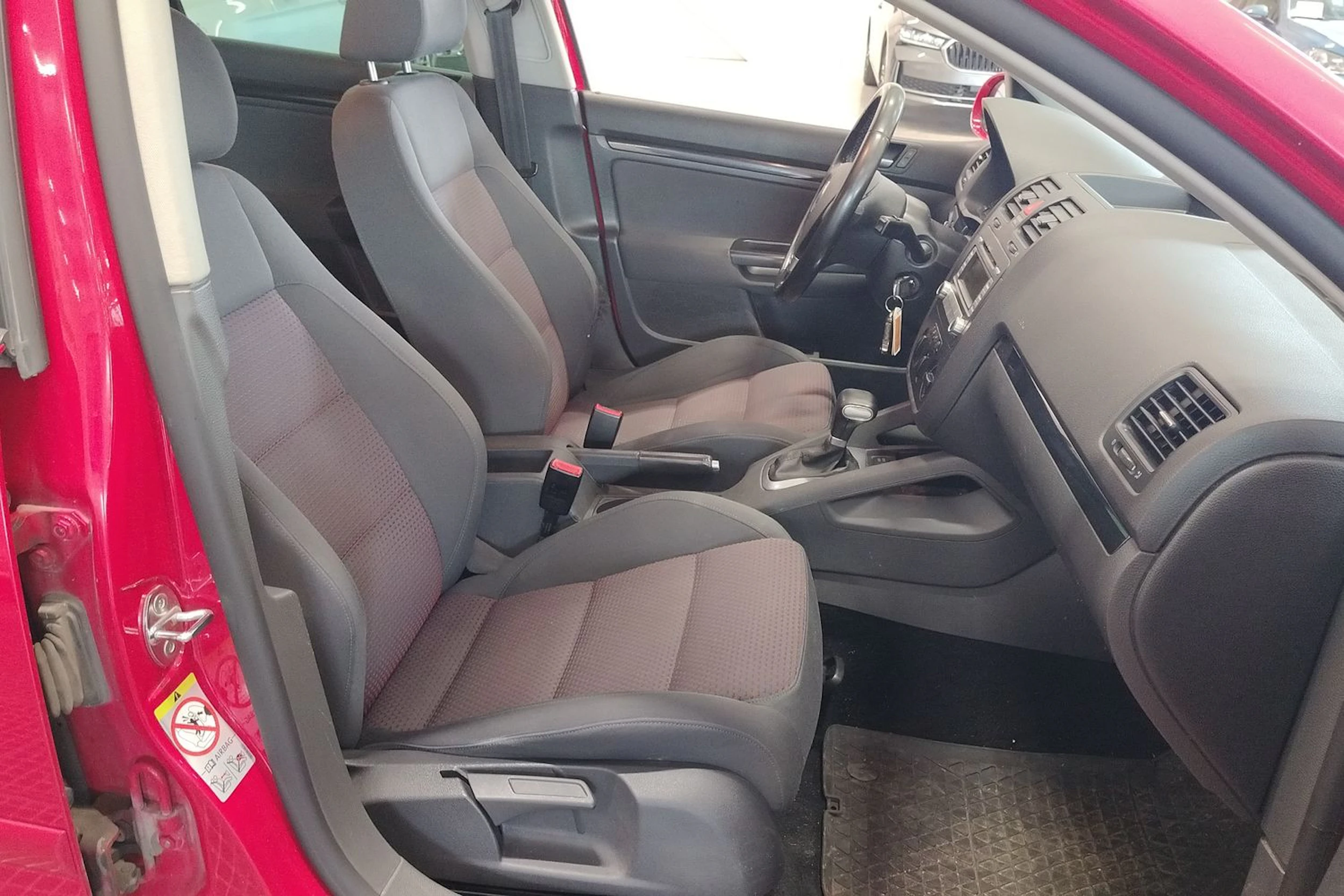 punainen Volkswagen Golf 2008 kuva 16.