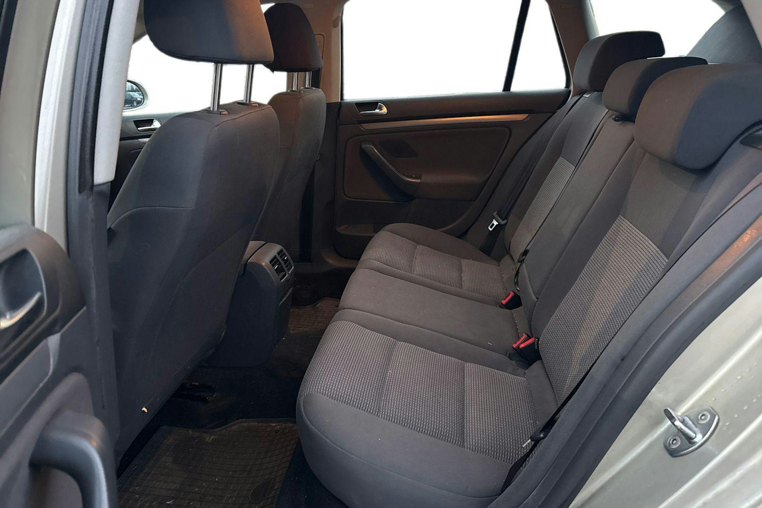 Ruskea (beige) Volkswagen GOLF 2008 kuva 8.