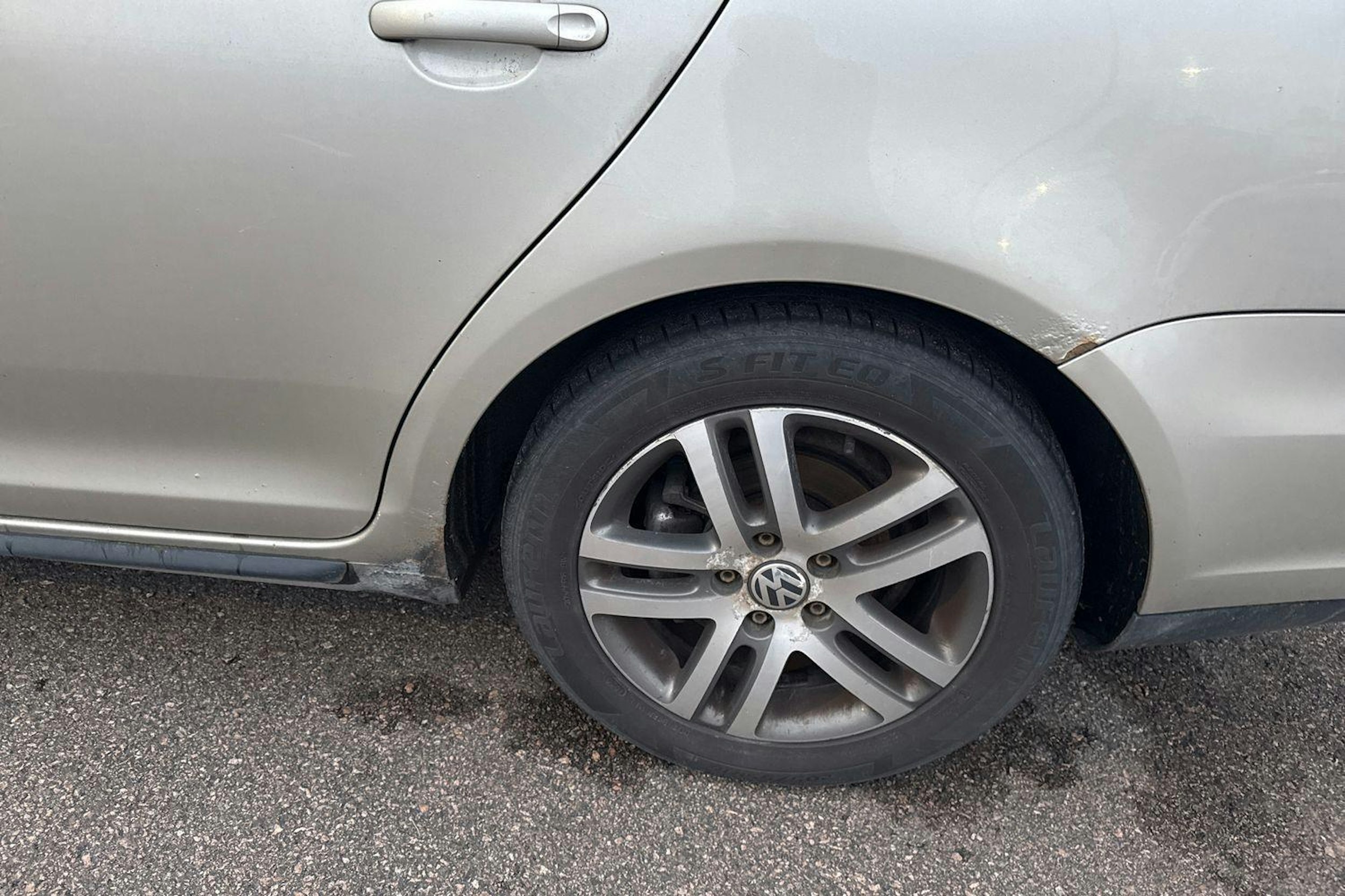 Ruskea (beige) Volkswagen GOLF 2008 kuva 9.